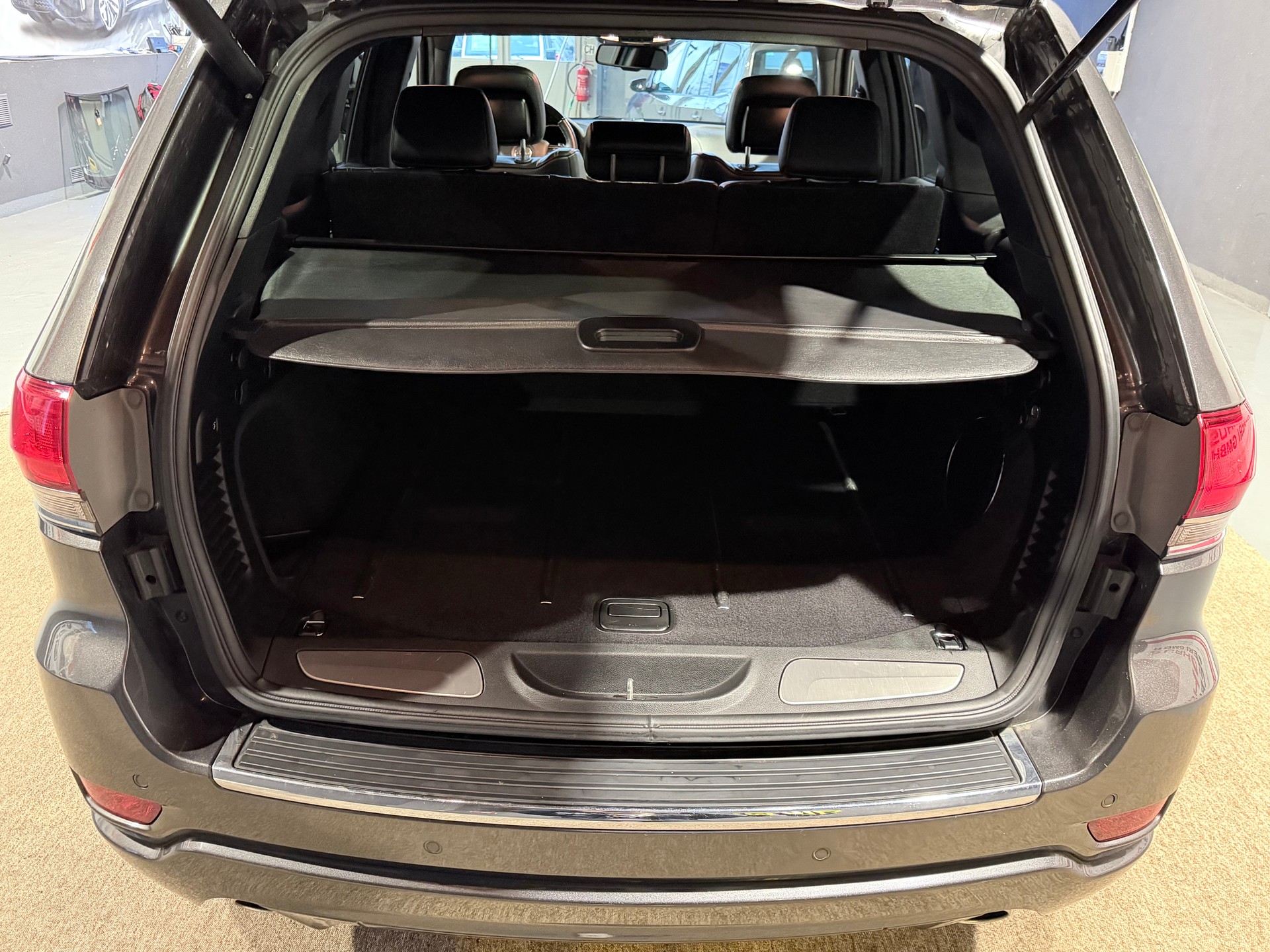 JEEP Grand Cherokee 3.0 CRD Overland Automatic-image-12