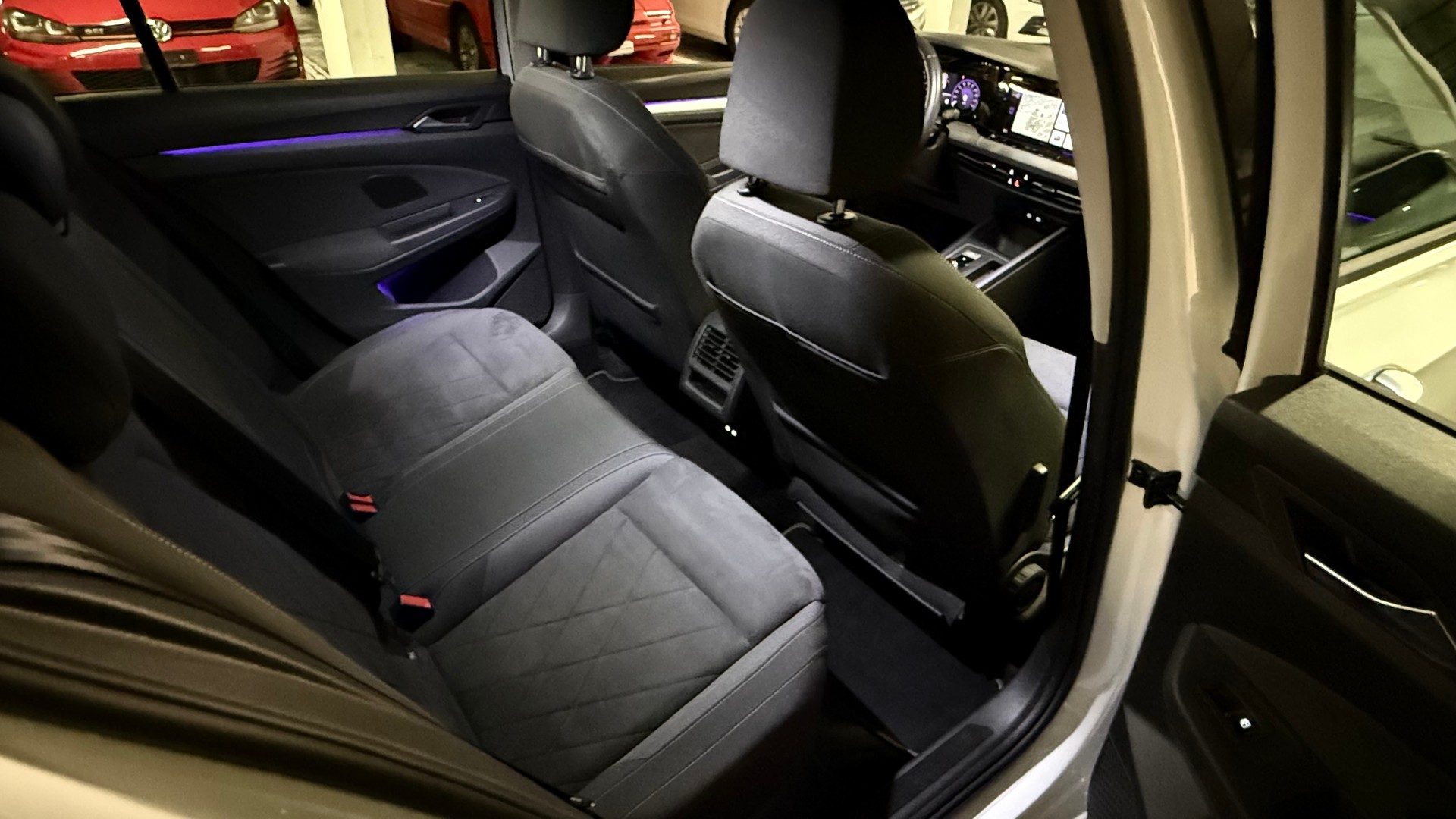 VW Golf 1.0 eTSI mHEV ACTLife DSG RF Kamera, Ambiente Beleuchtung-image-9