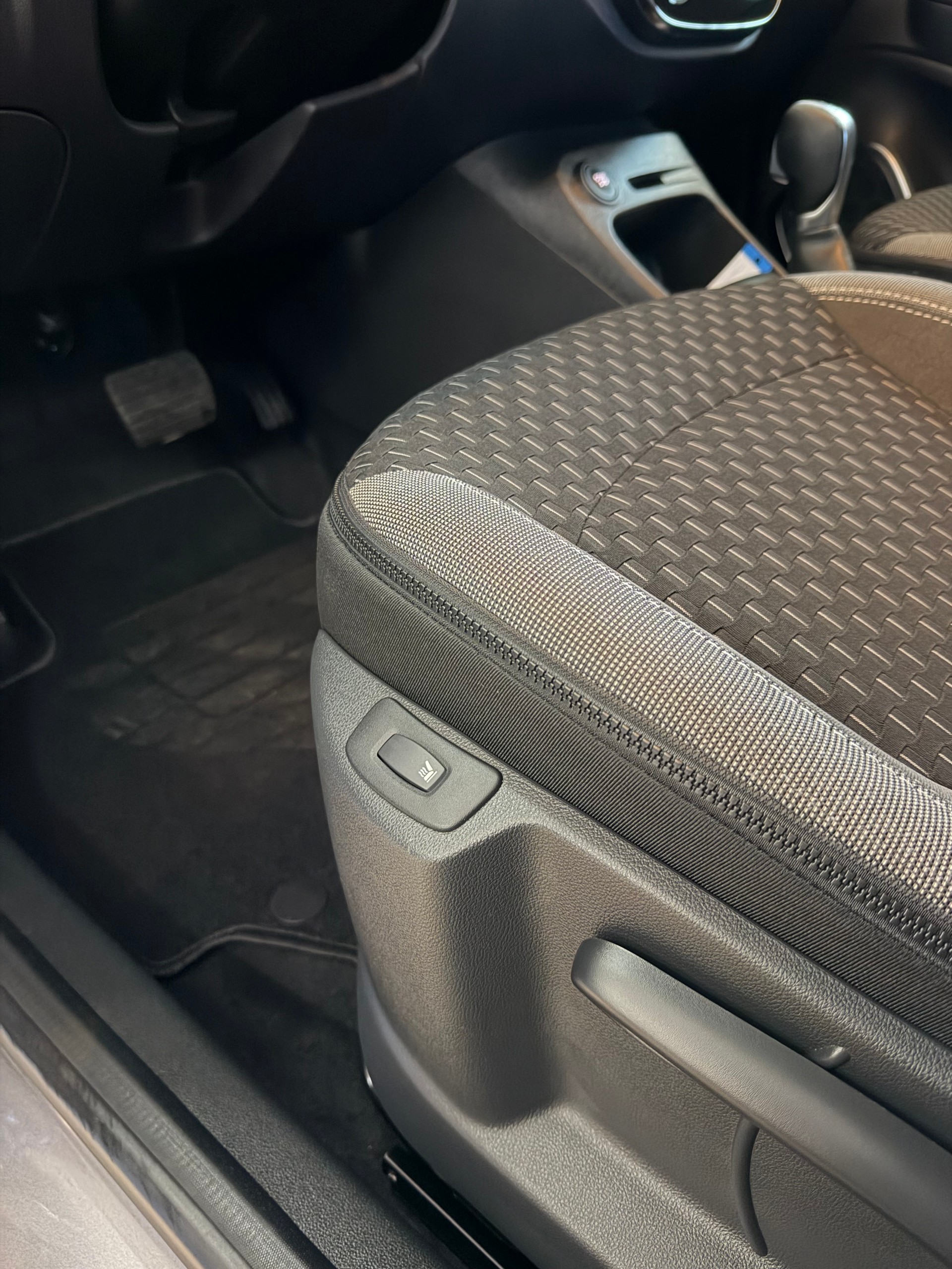 RENAULT Captur 1.2 T 16V Intens EDC-image-13