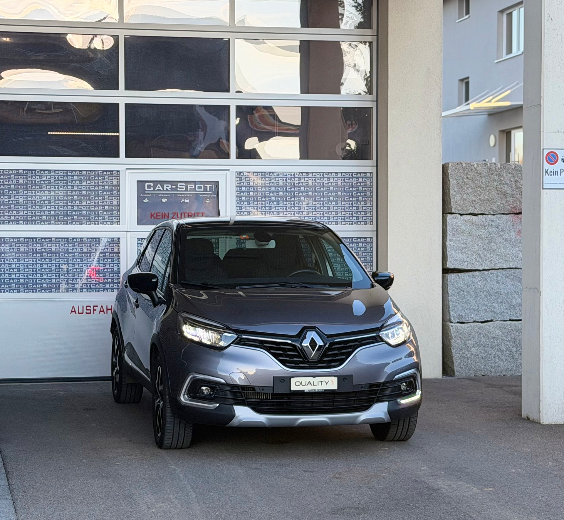 RENAULT Captur 1.2 T 16V Intens EDC-showroom-element-2