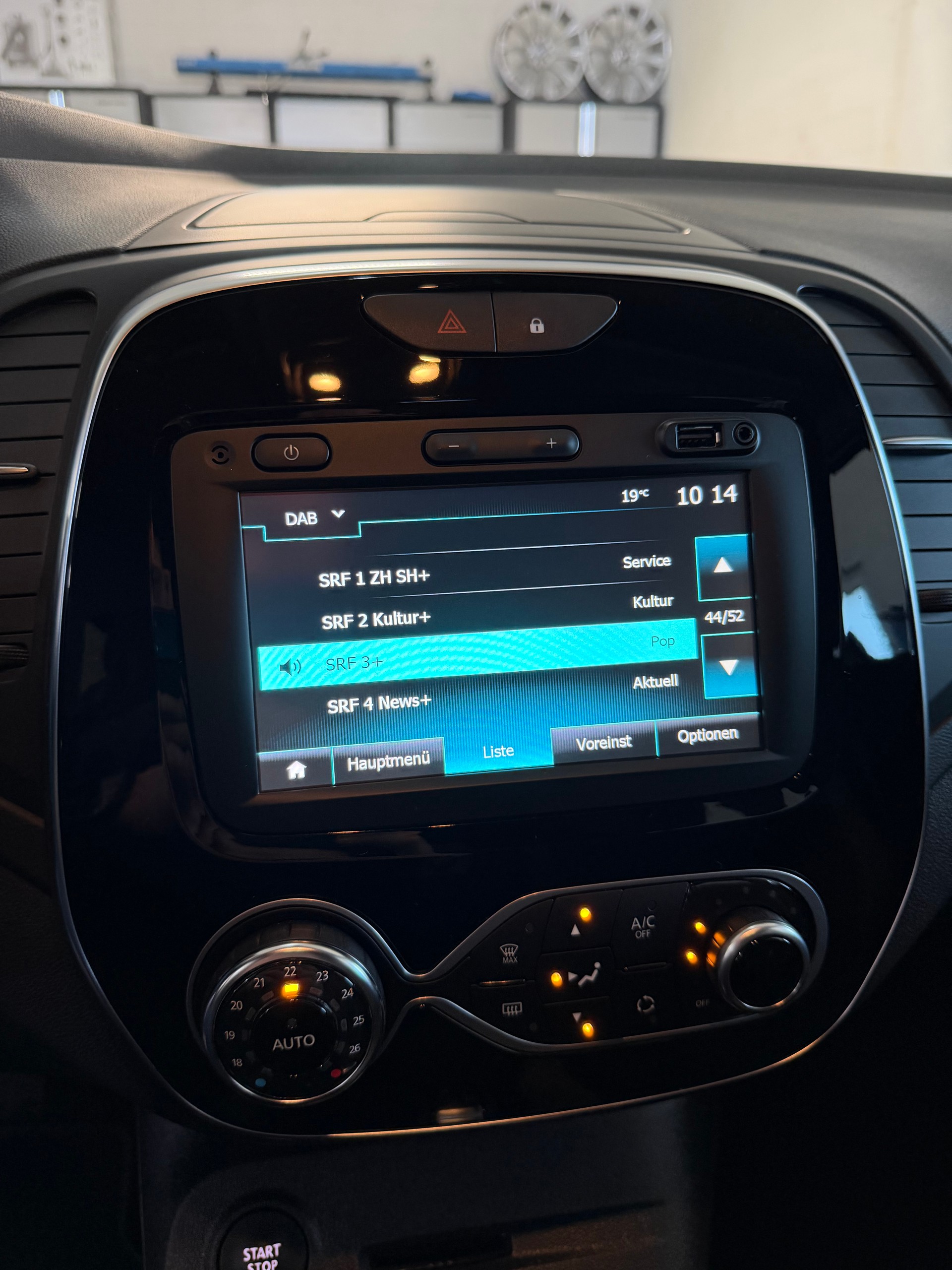 RENAULT Captur 1.2 T 16V Intens EDC-image-18