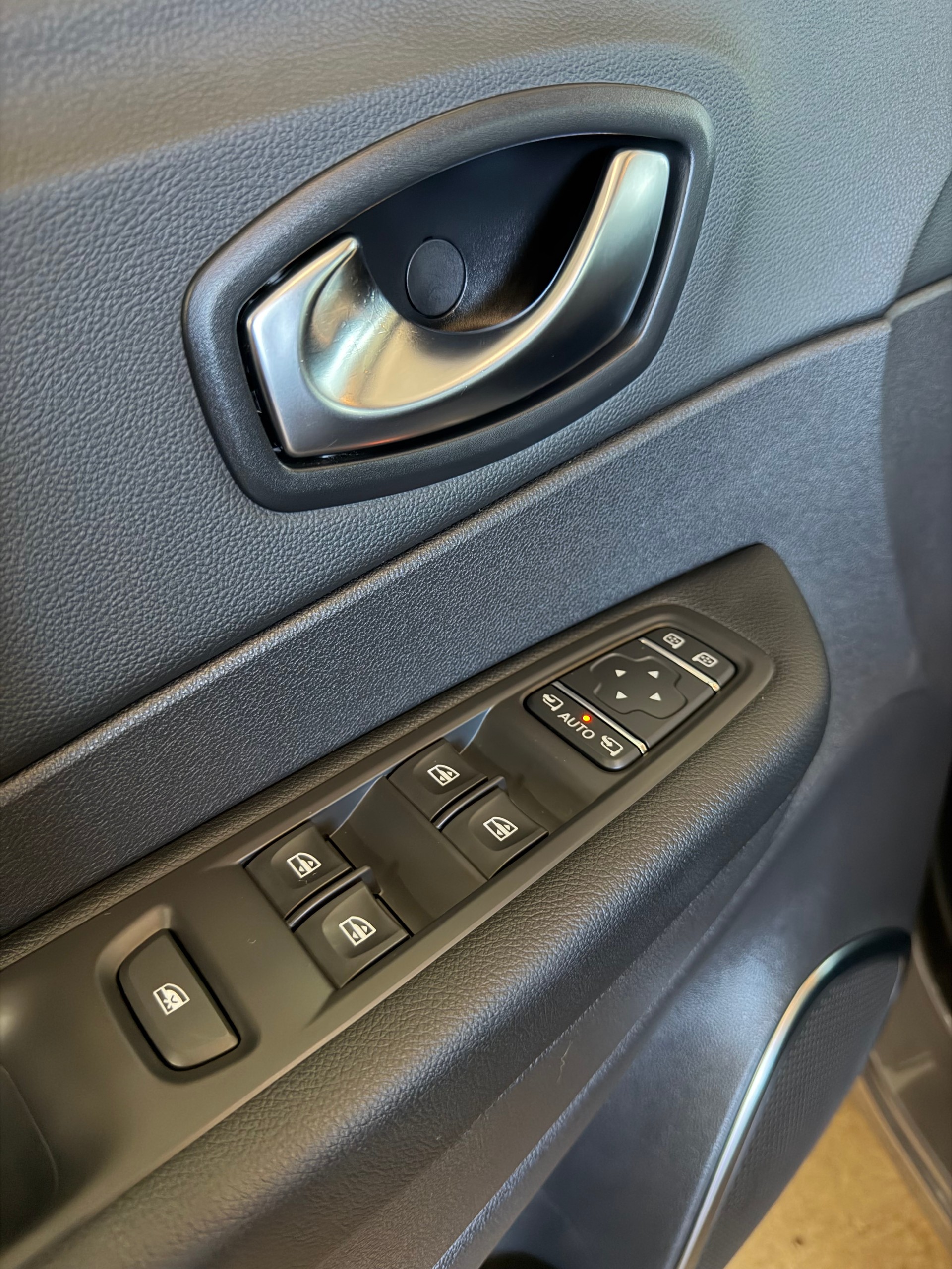 RENAULT Captur 1.2 T 16V Intens EDC-image-14