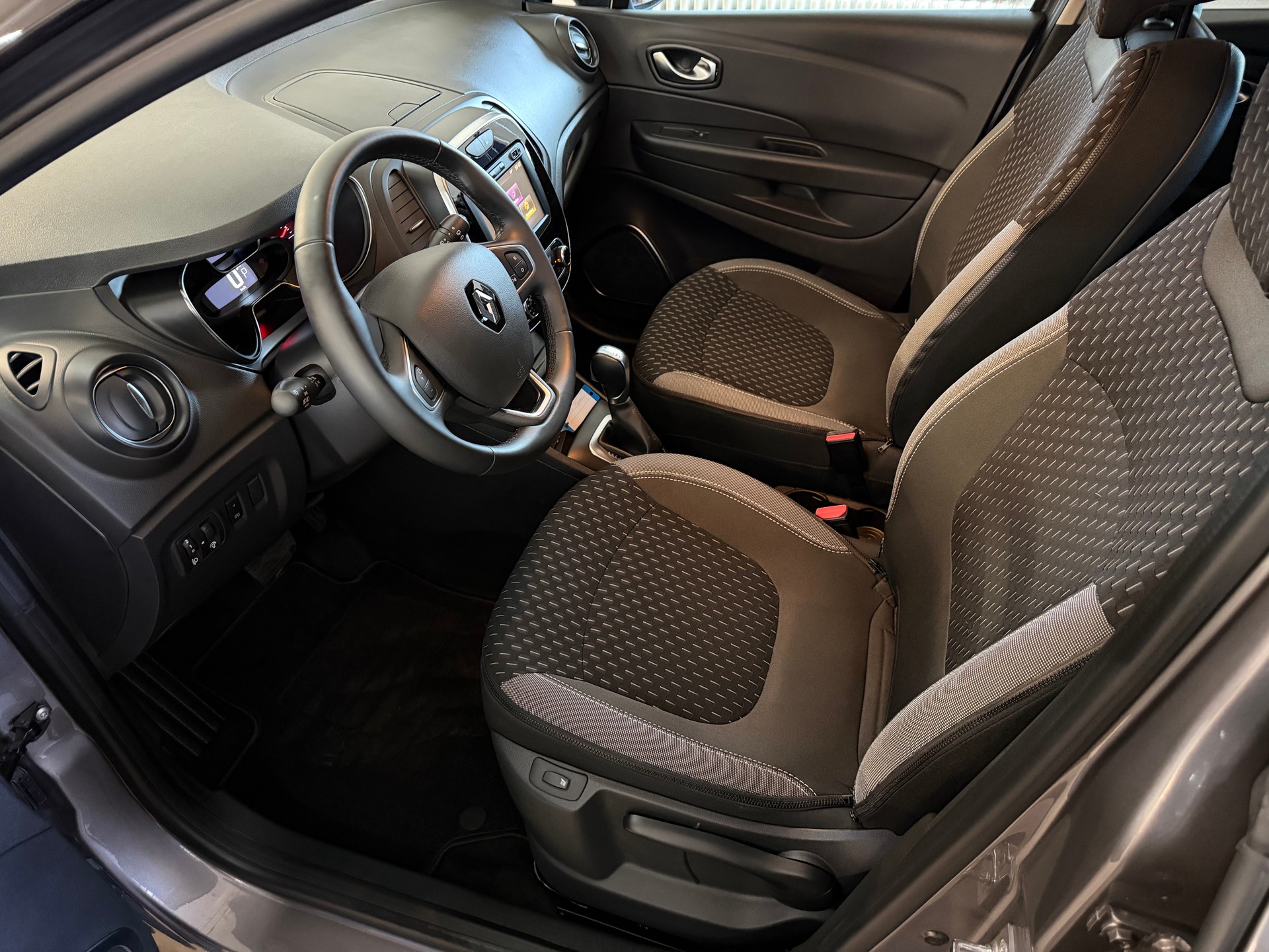 RENAULT Captur 1.2 T 16V Intens EDC-image-11
