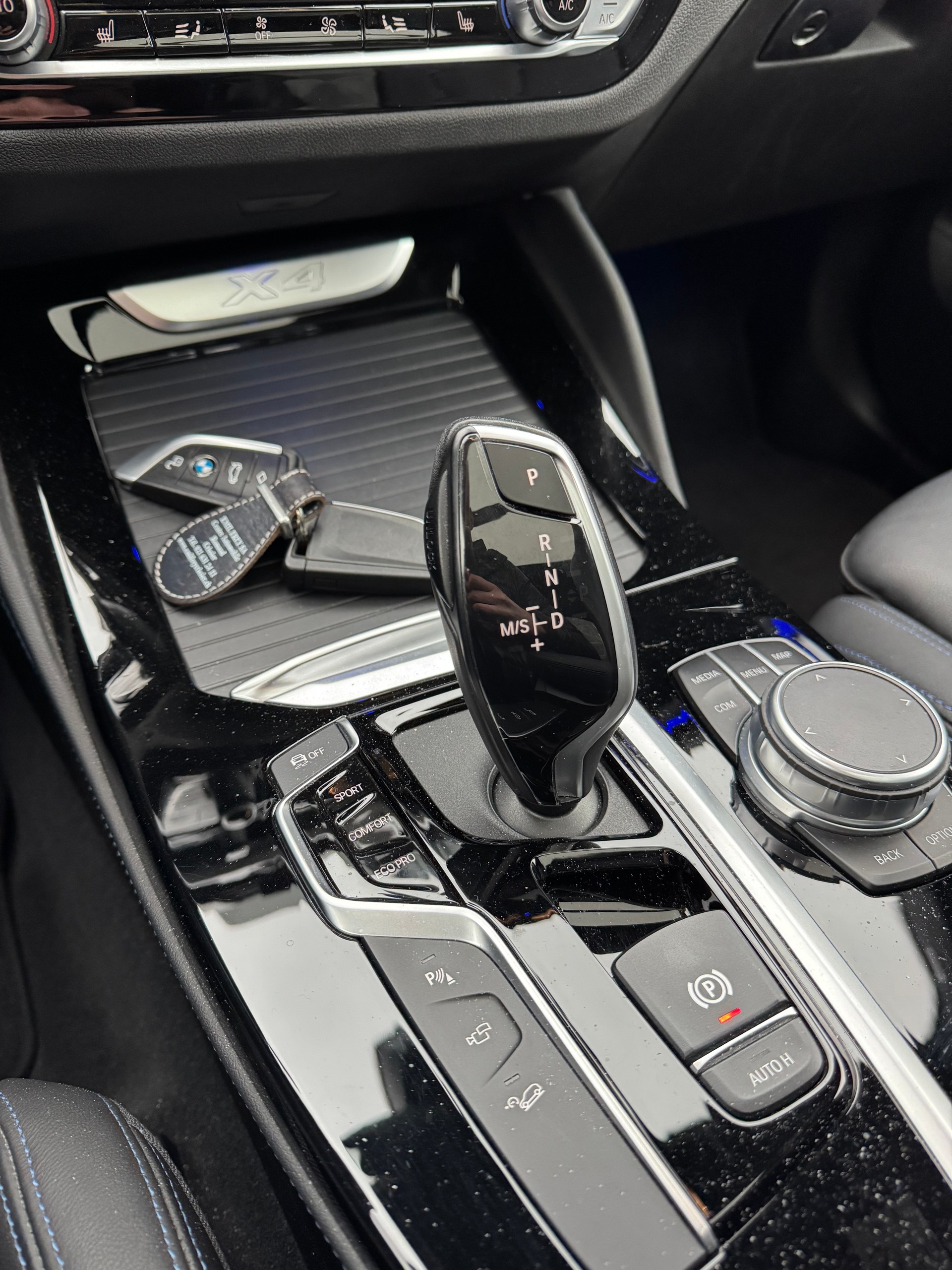 BMW X4 xDrive 30i Steptronic-image-15