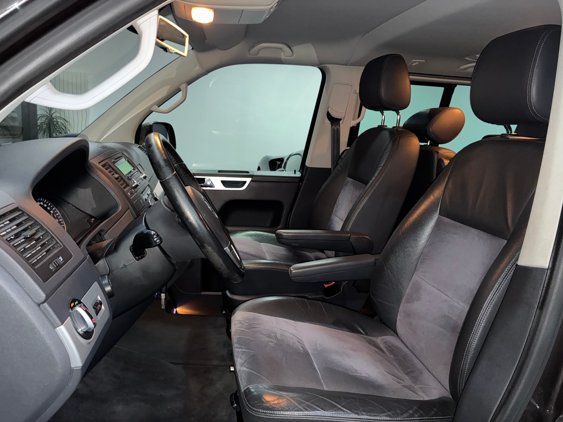 VW T5 Multivan 2.0 Bi-TDI CR Highline DSG-image-11