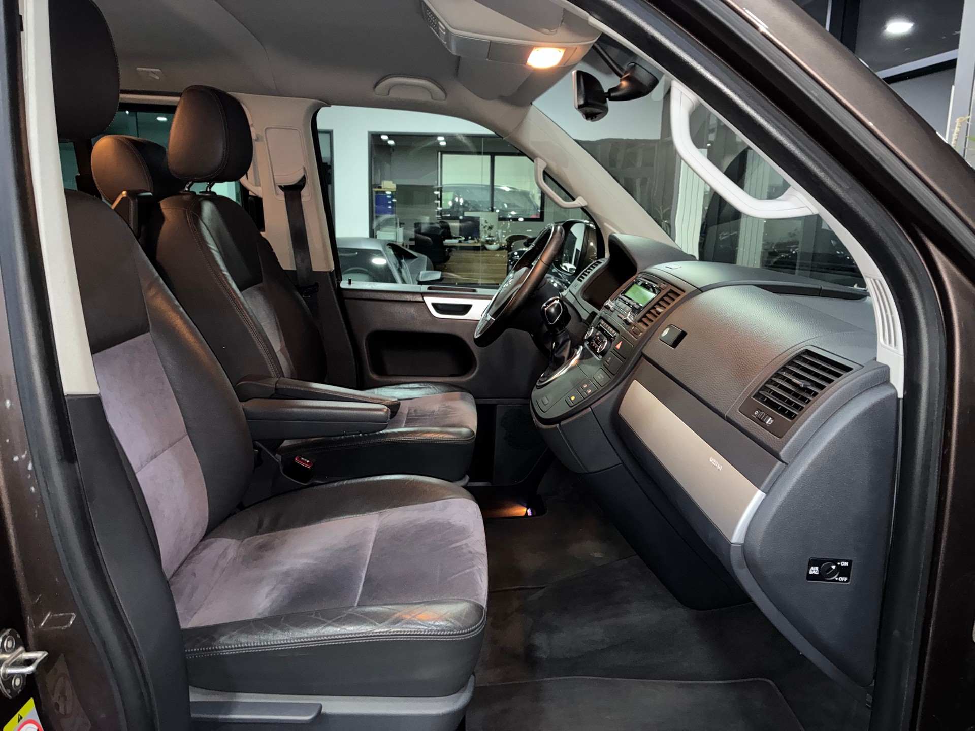 VW T5 Multivan 2.0 Bi-TDI CR Highline DSG-image-12