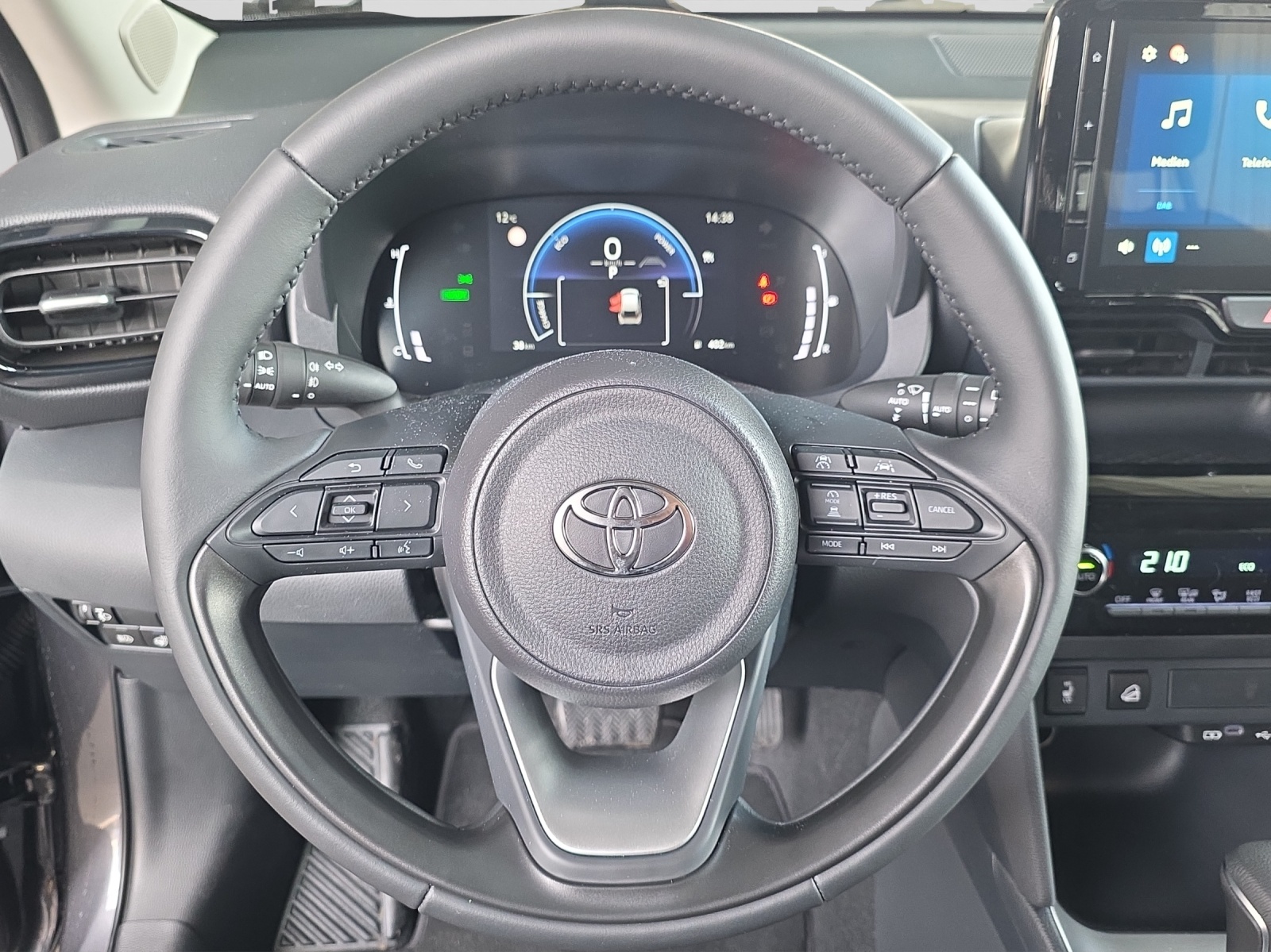 TOYOTA Yaris Cross 1.5 VVT-i HSD Comfort AWD-i-image-9
