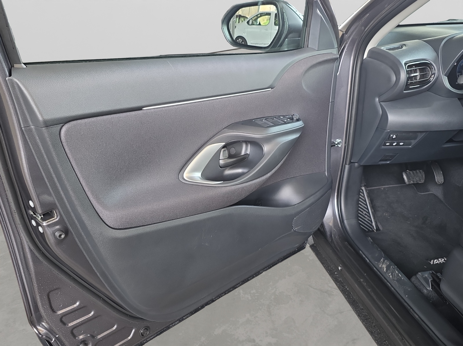 TOYOTA Yaris Cross 1.5 VVT-i HSD Comfort AWD-i-image-10