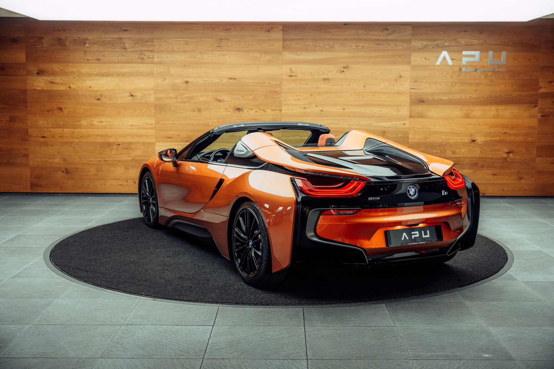 BMW i8 Roadster-image-2