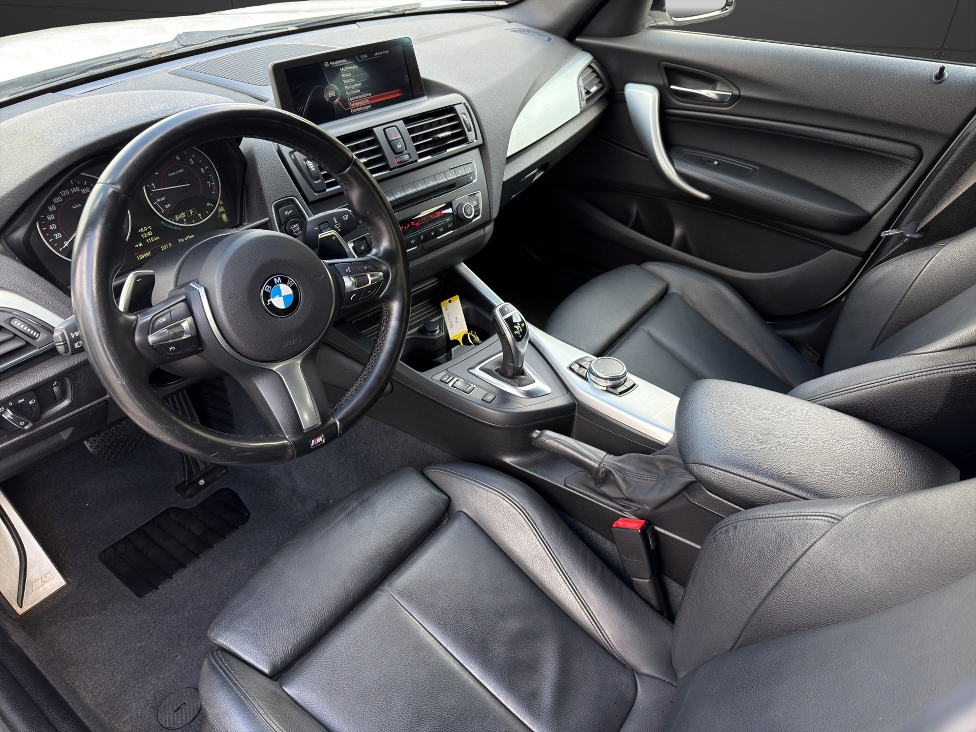BMW M135i xDrive Steptronic-image-9