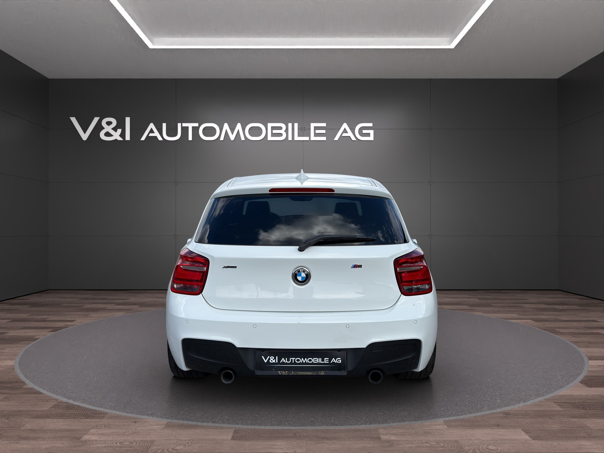 BMW M135i xDrive Steptronic-image-5