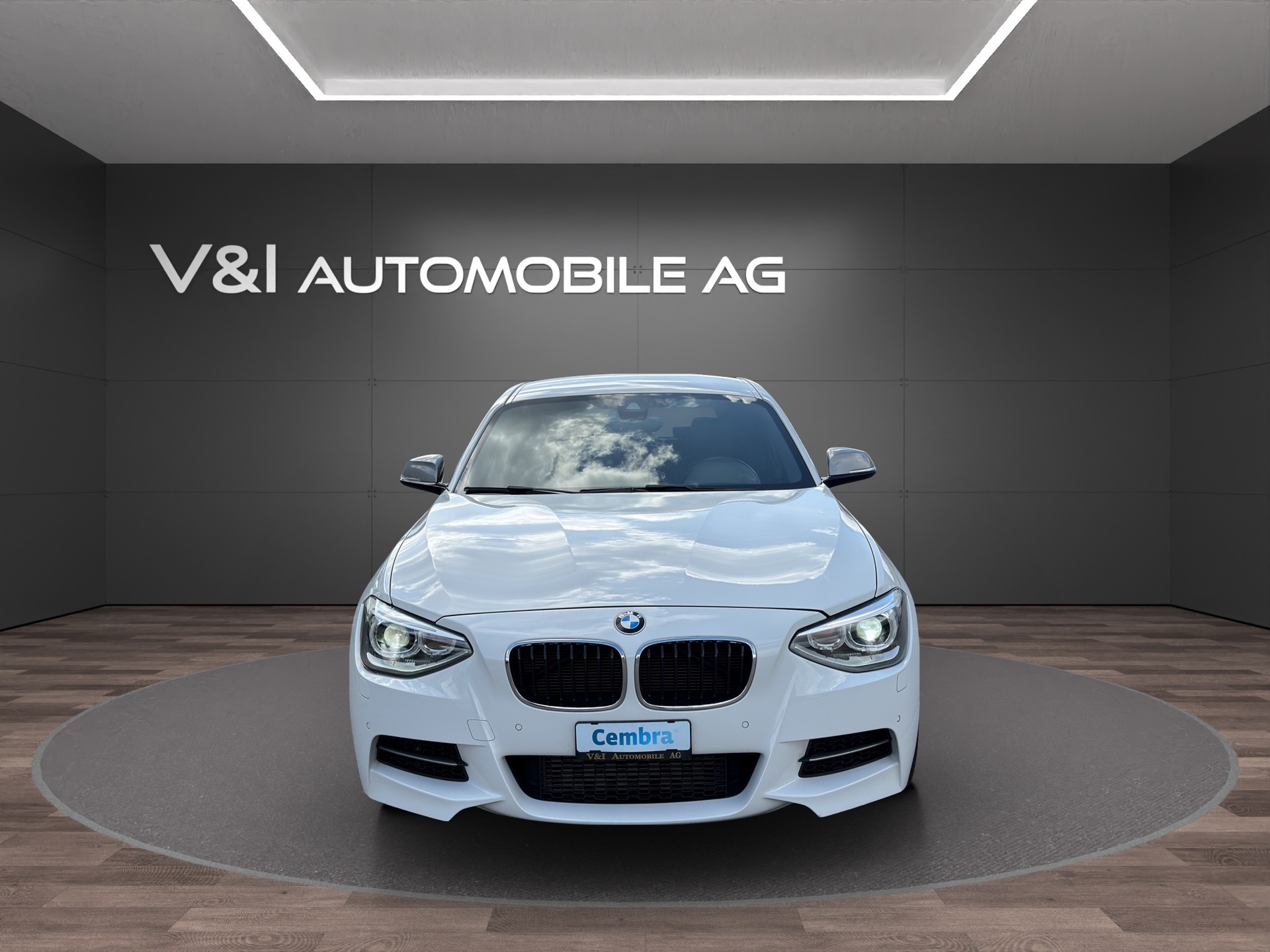 BMW M135i xDrive Steptronic-image-2
