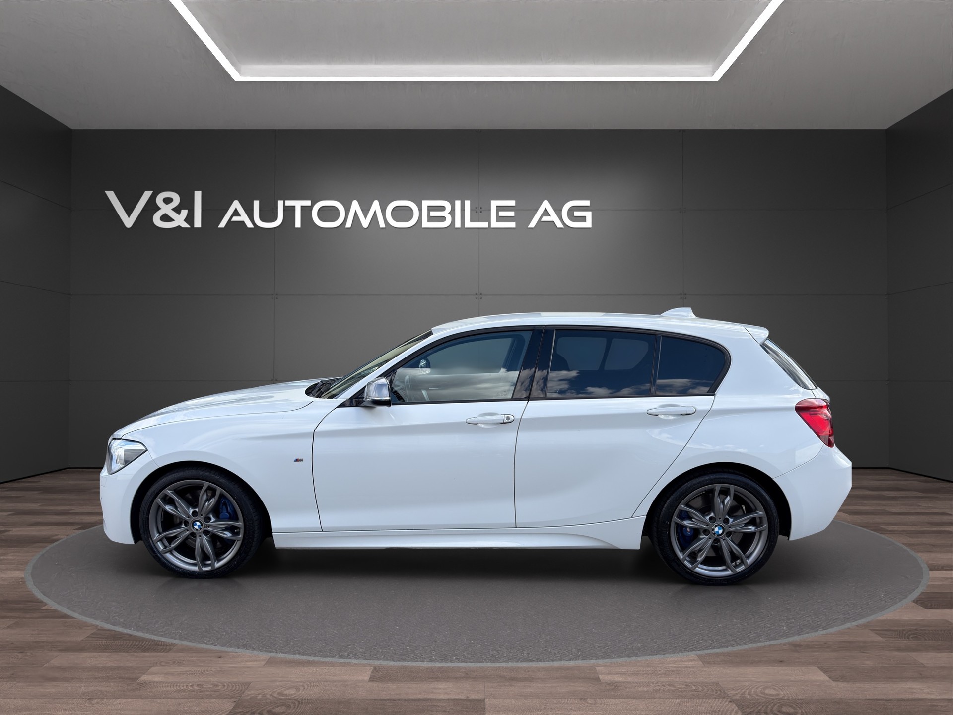 BMW M135i xDrive Steptronic-image-6