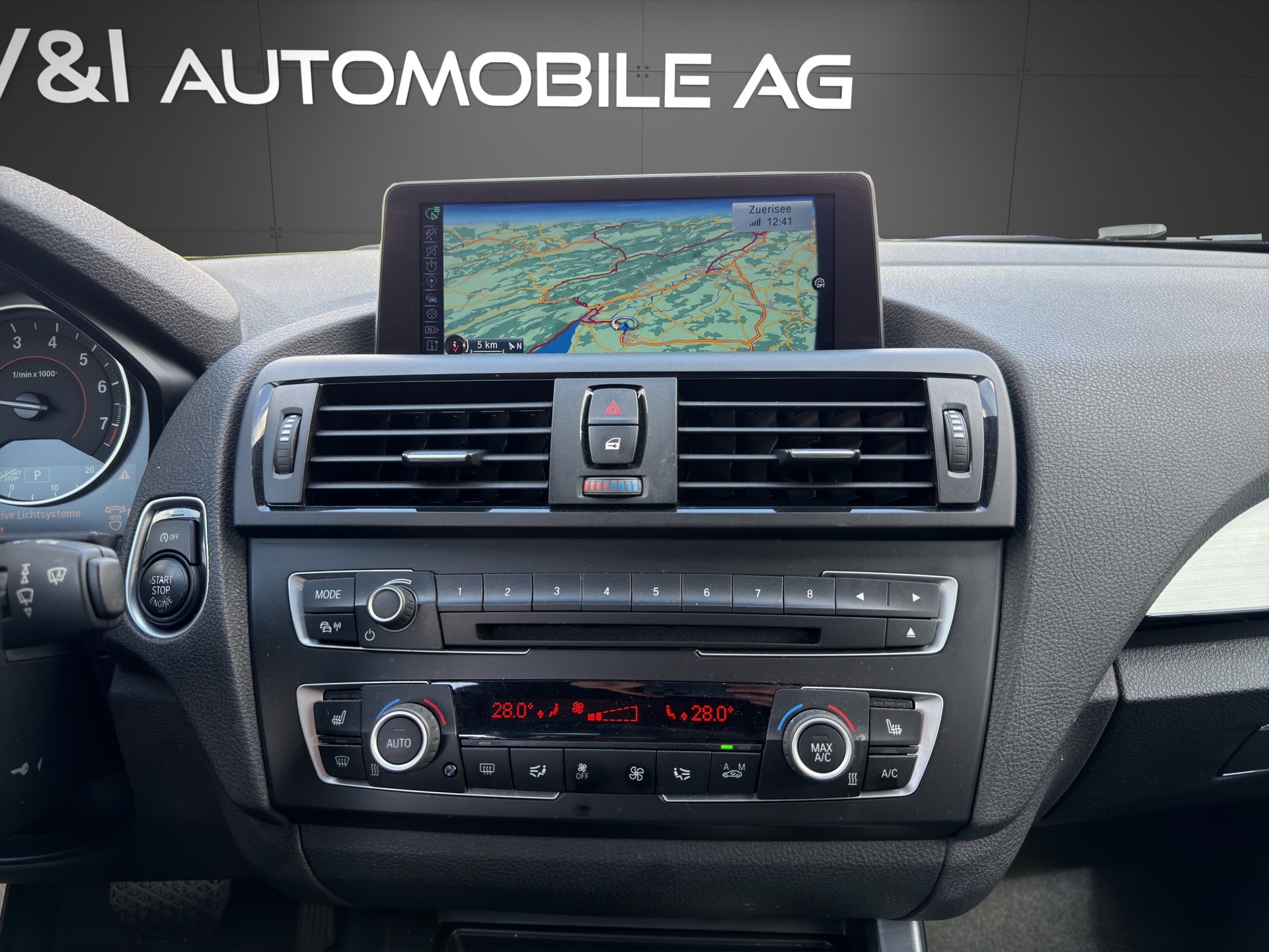 BMW M135i xDrive Steptronic-image-15