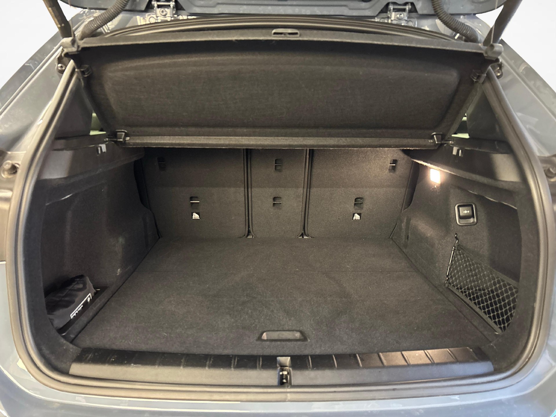 BMW X1 18d xDrive-image-11