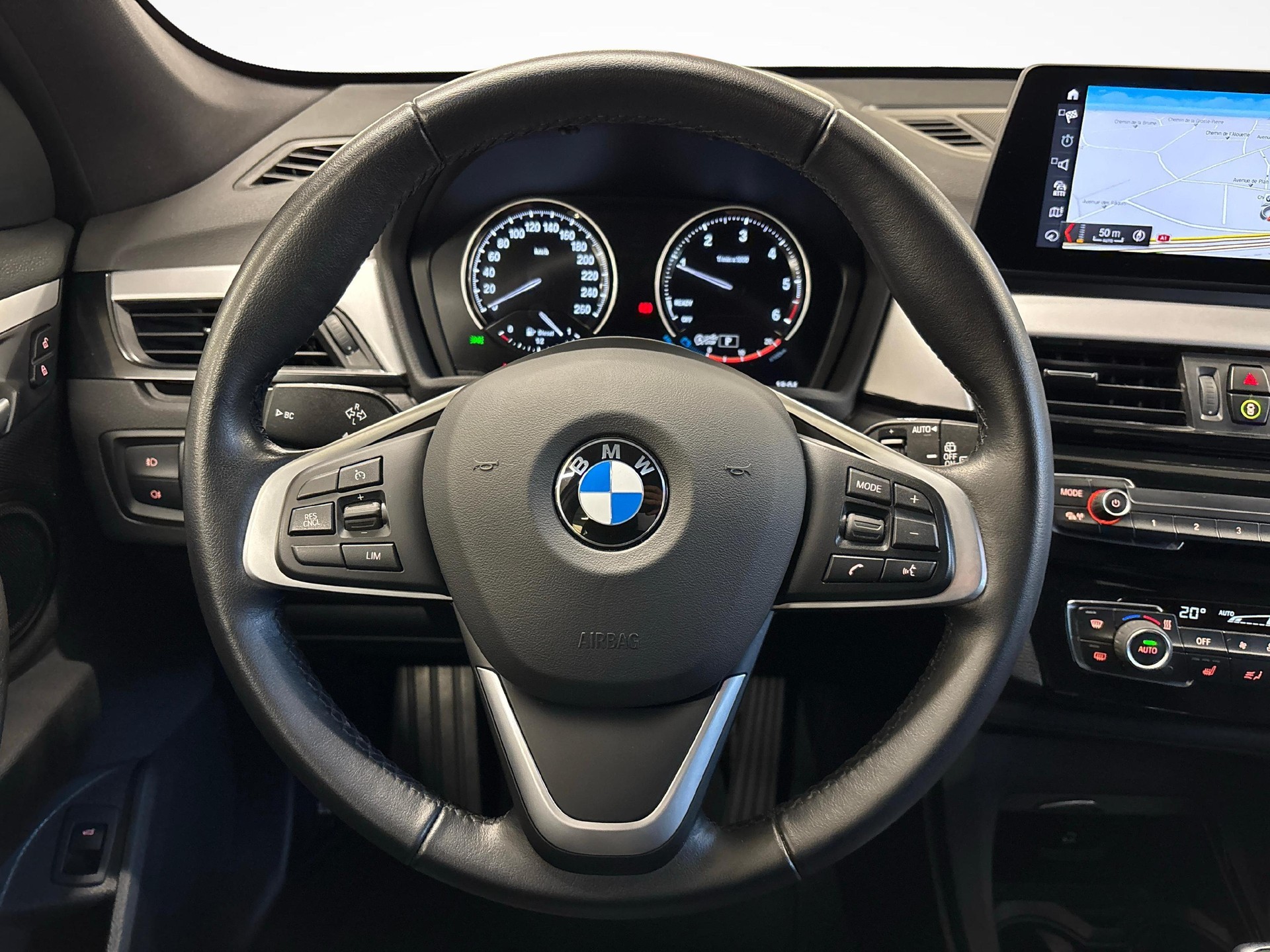BMW X1 18d xDrive-image-15