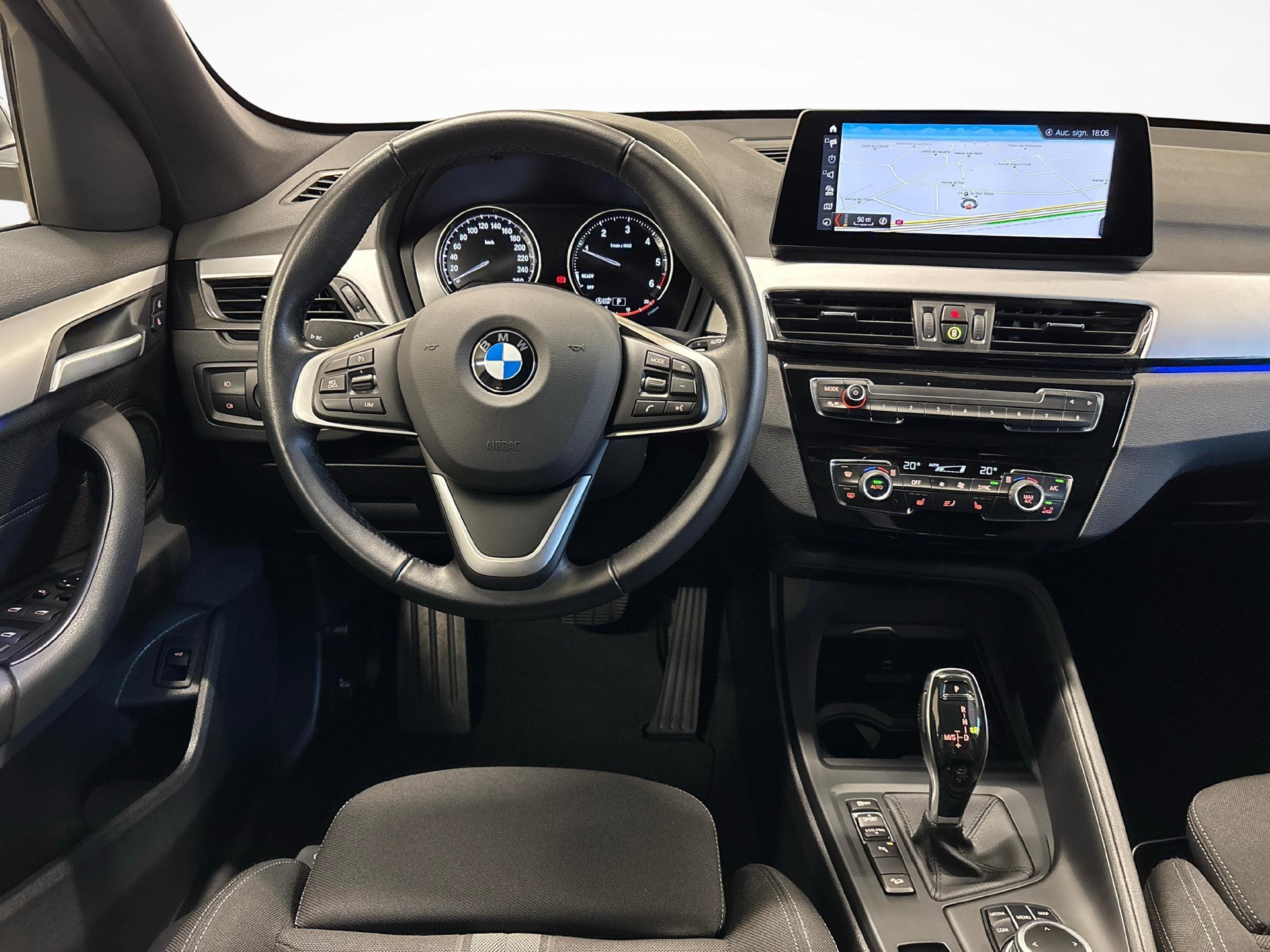 BMW X1 18d xDrive-image-14