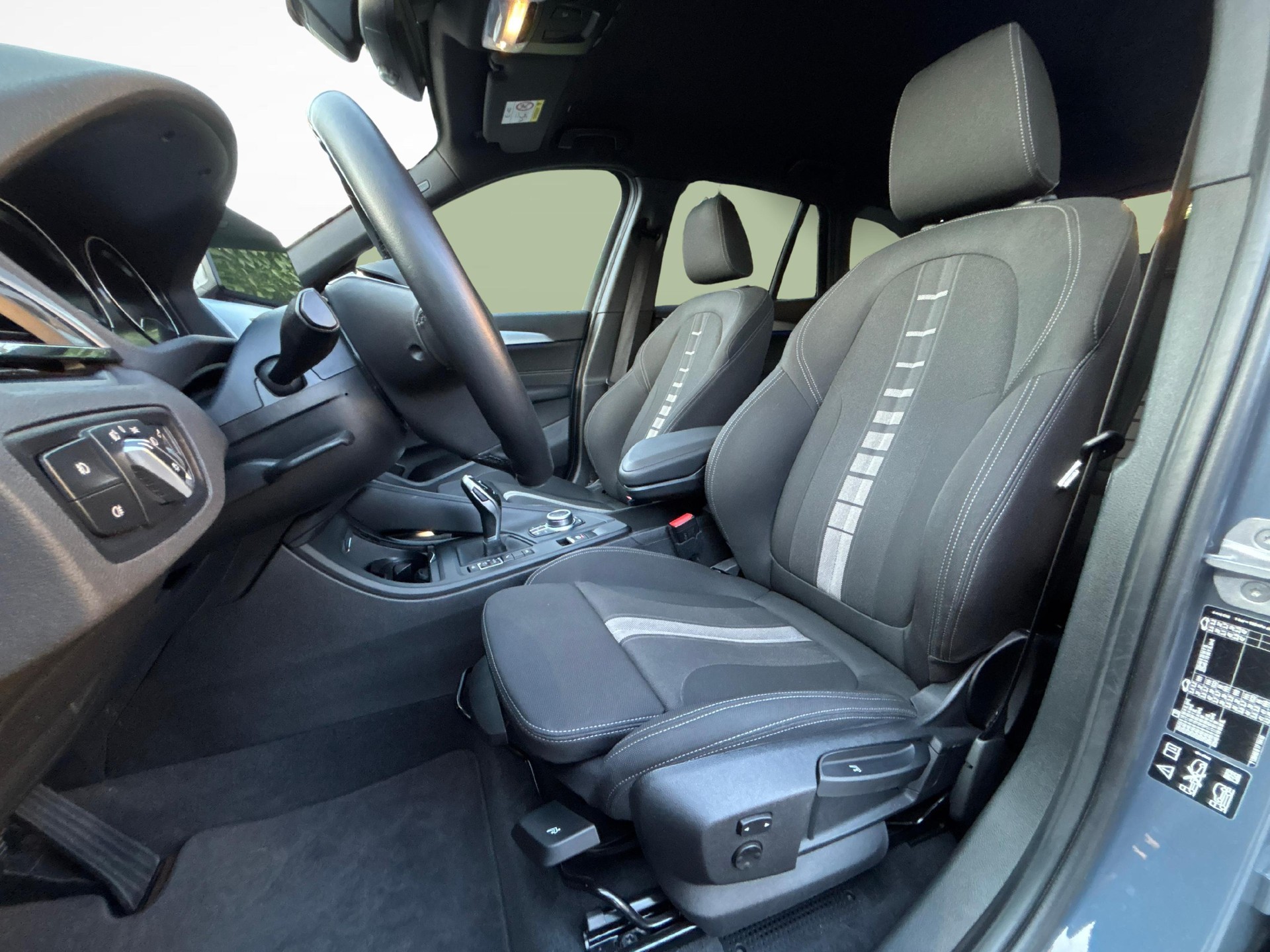 BMW X1 18d xDrive-image-12