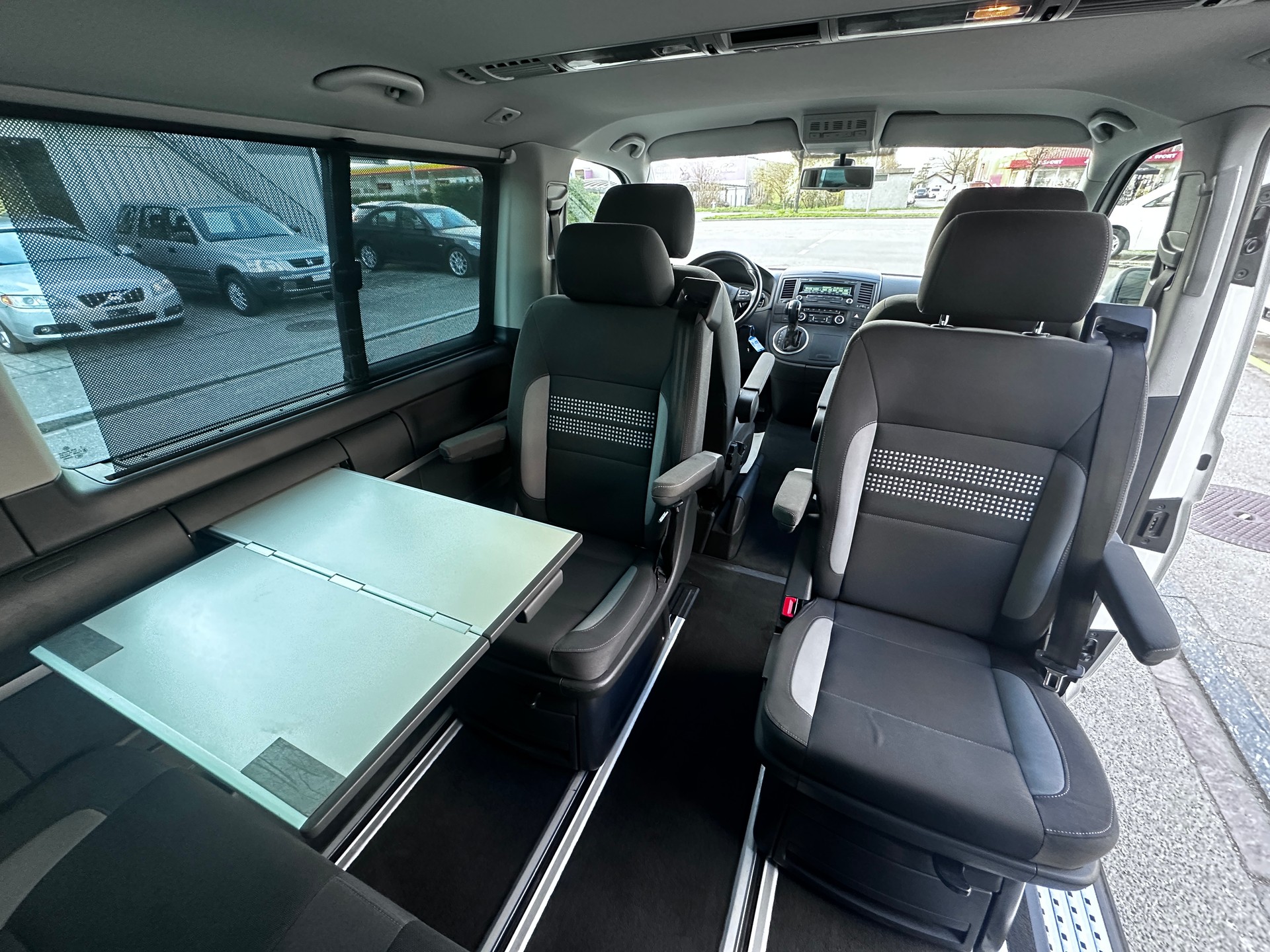 VW T5 Multivan 2.0 TDI CR Family Life DSG-image-12