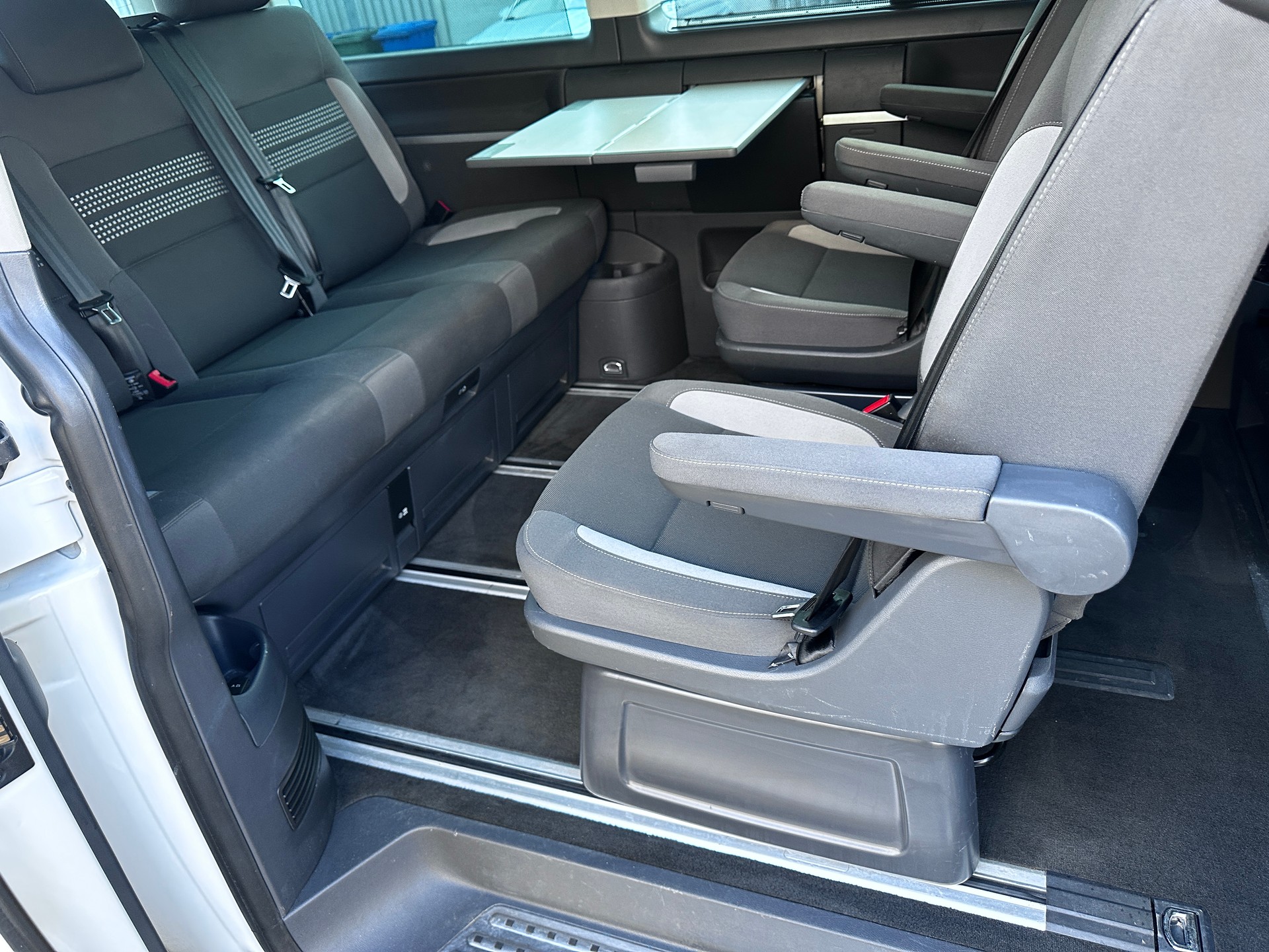 VW T5 Multivan 2.0 TDI CR Family Life DSG-image-10