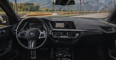 BMW M135i xDrive Steptronic-image-5