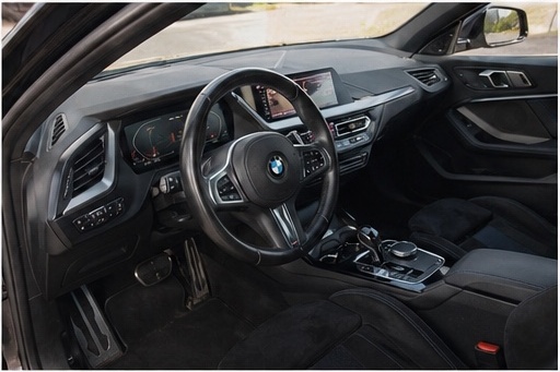 BMW M135i xDrive Steptronic-image-3