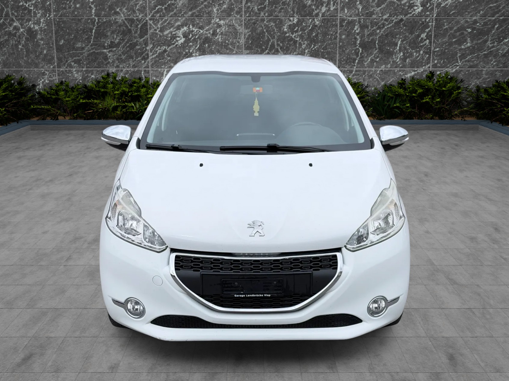 PEUGEOT 208 1.2 VTI Style-image-0