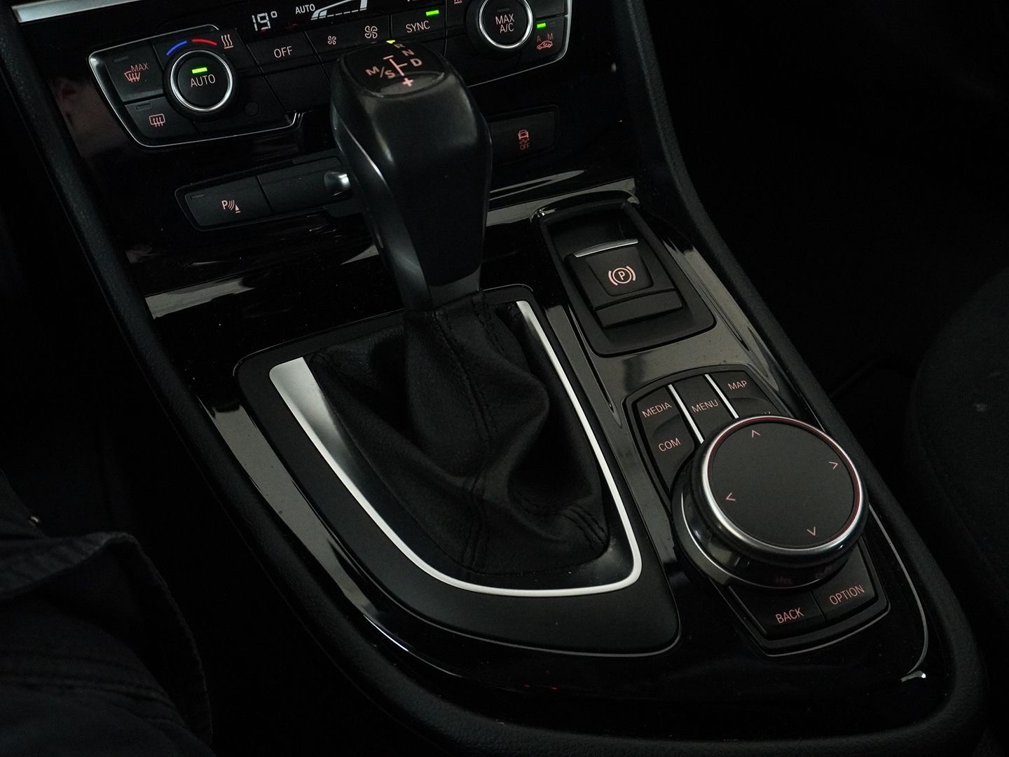 BMW 218d Gran Tourer Steptronic-image-8