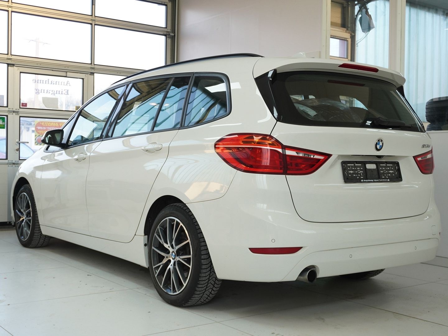 BMW 218d Gran Tourer Steptronic-image-1