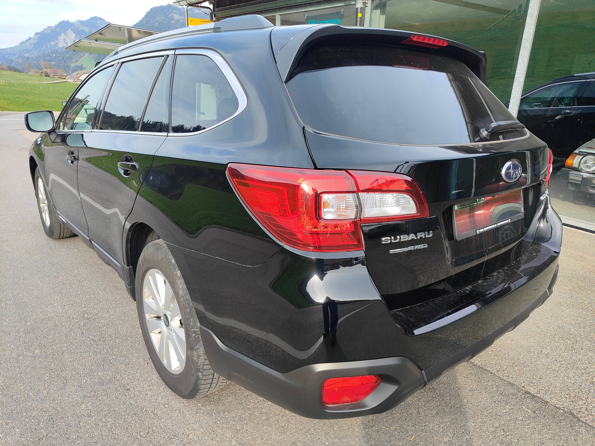SUBARU Outback 2.5i Swiss Plus AWD Lineartronic-image-4