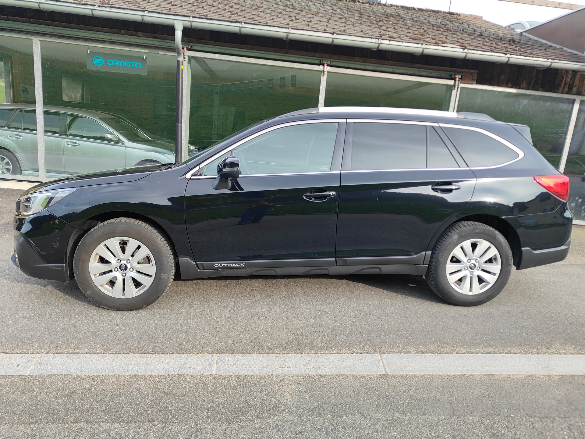 SUBARU Outback 2.5i Swiss Plus AWD Lineartronic-image-3