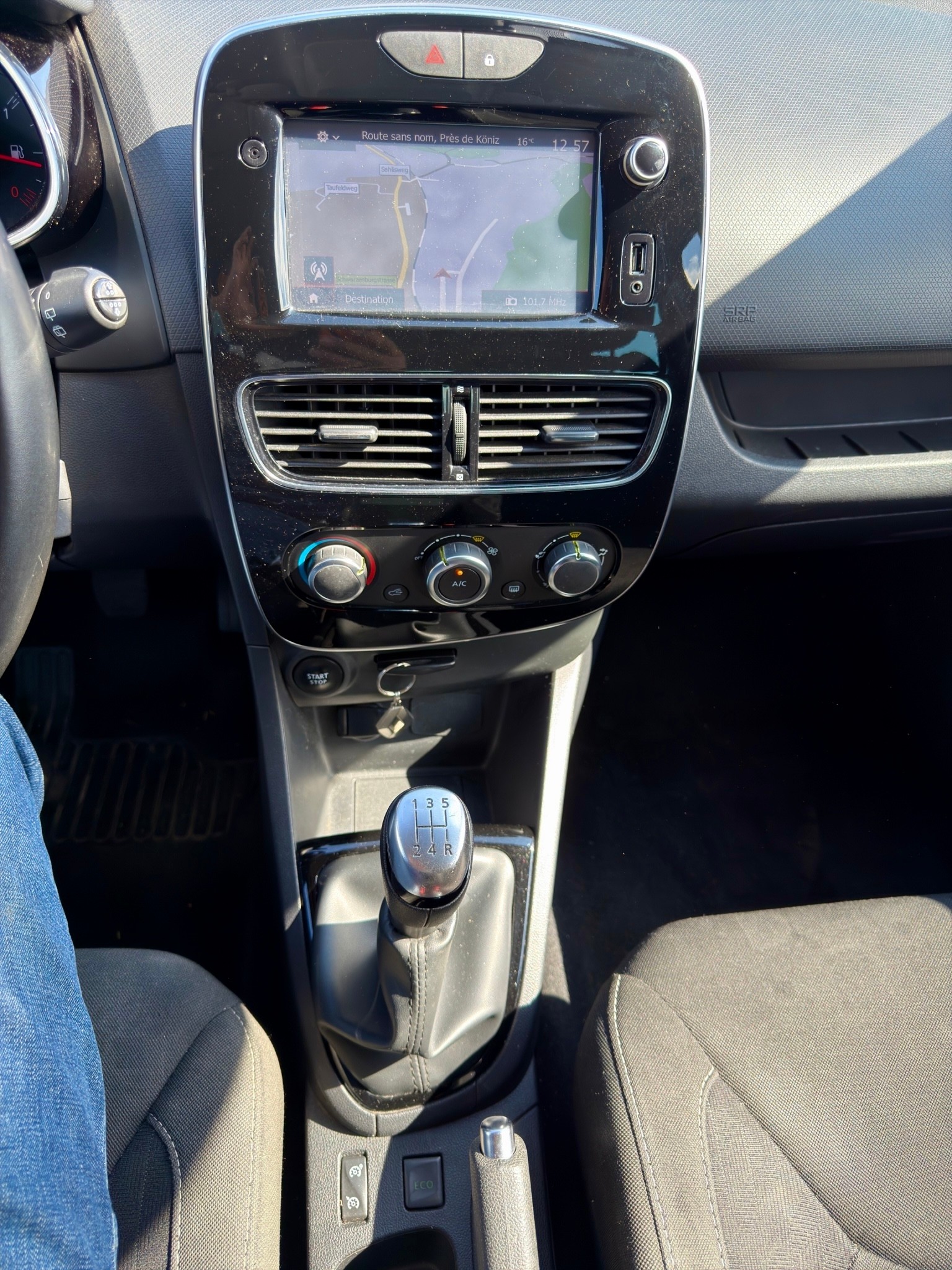 RENAULT Clio 0.9 Intens-image-14