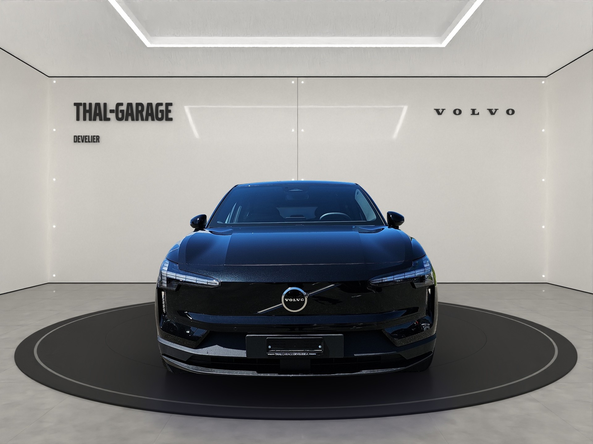 VOLVO EX30 E60 Plus-showroom-element-1