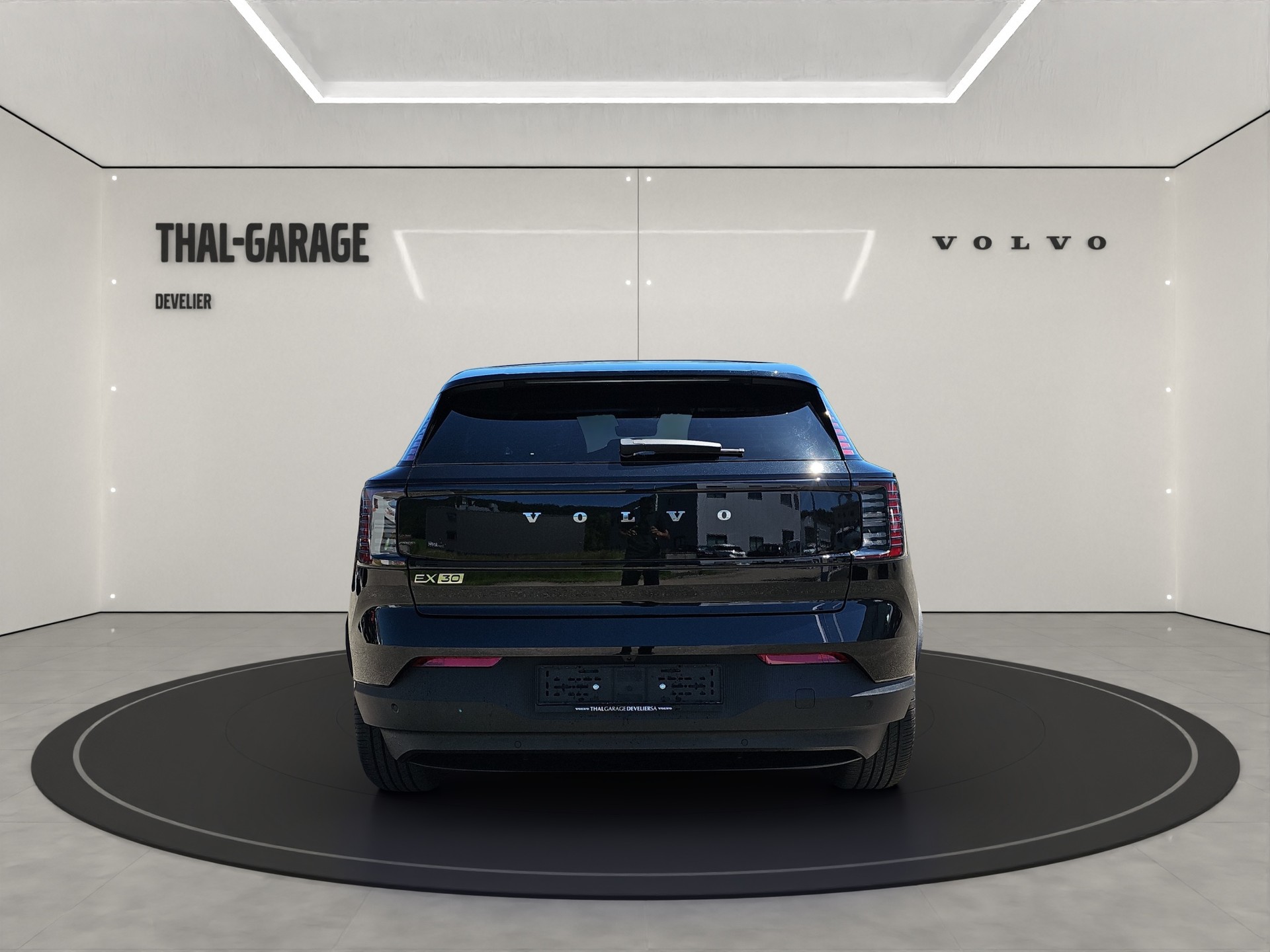 VOLVO EX30 E60 Plus-showroom-element-3