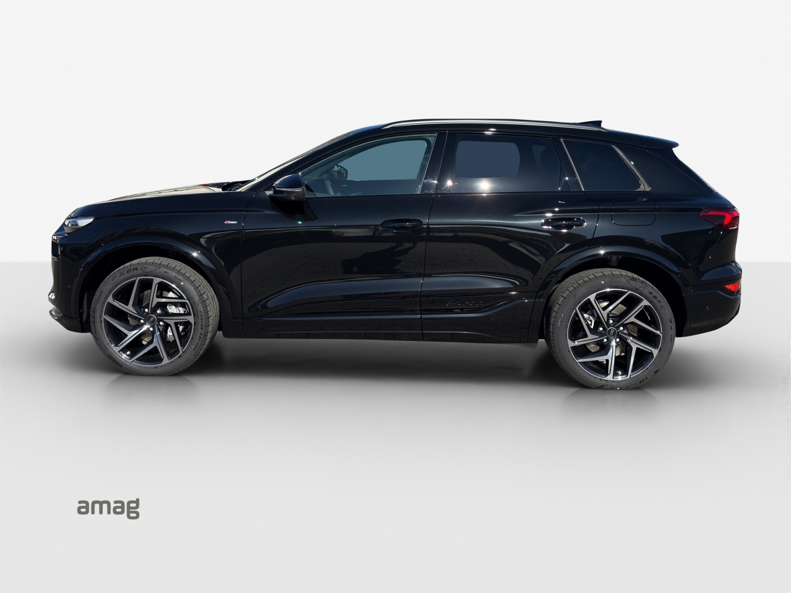 AUDI Q6 e-tron quattro-image-1