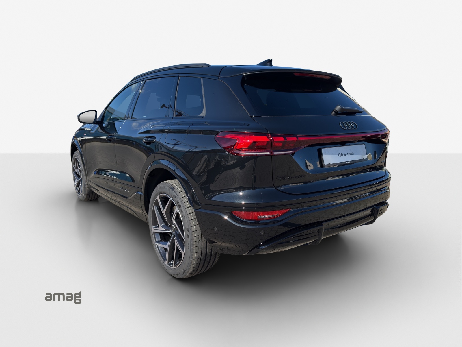 AUDI Q6 e-tron quattro-image-2