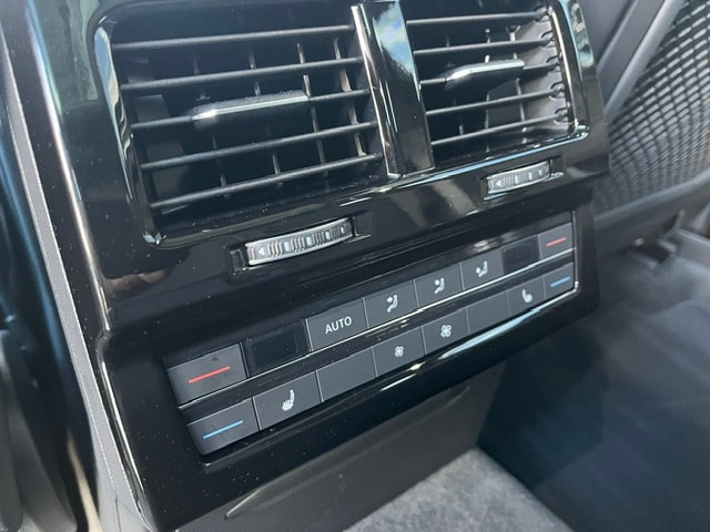 VW Touareg 3.0 TDI R-Line Final Edition Tiptronic-image-24
