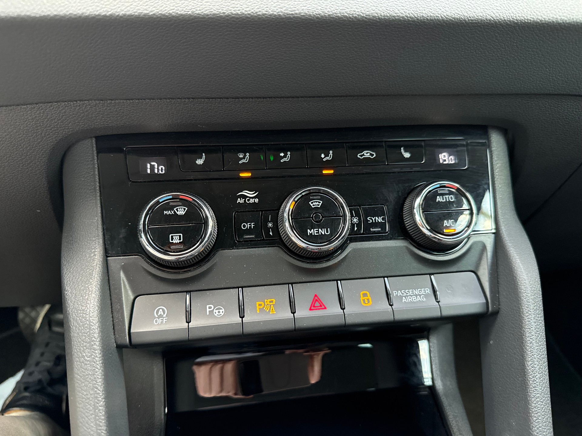 SKODA Karoq 2.0 TDI Style 4x4 DSG-image-27