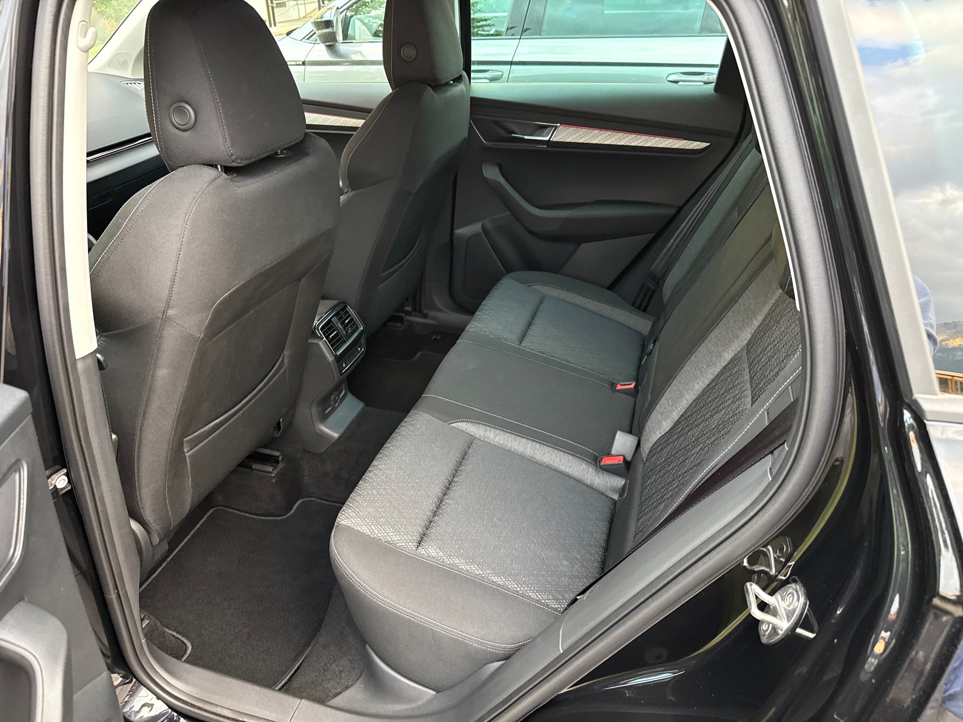 SKODA Karoq 2.0 TDI Style 4x4 DSG-image-17