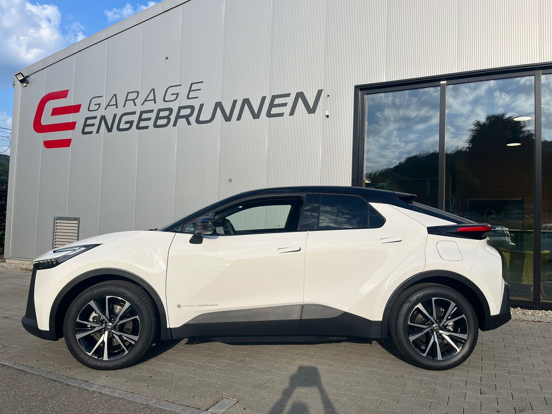 TOYOTA C-HR 2.0 PHEV CVT Style-image-1