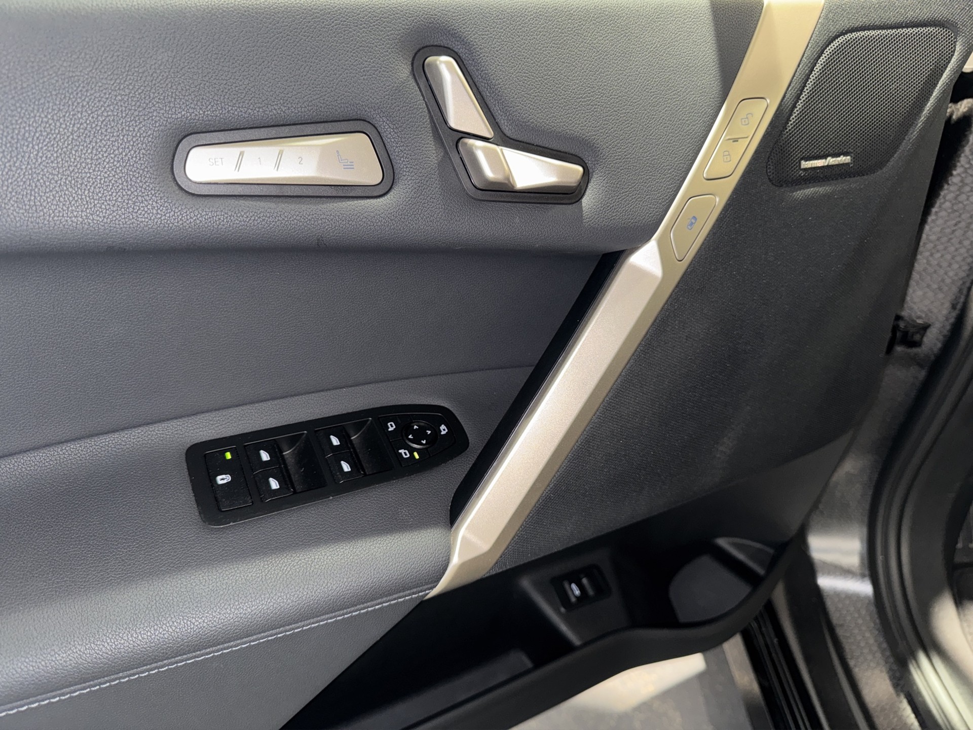 BMW iX xDrive50-image-12