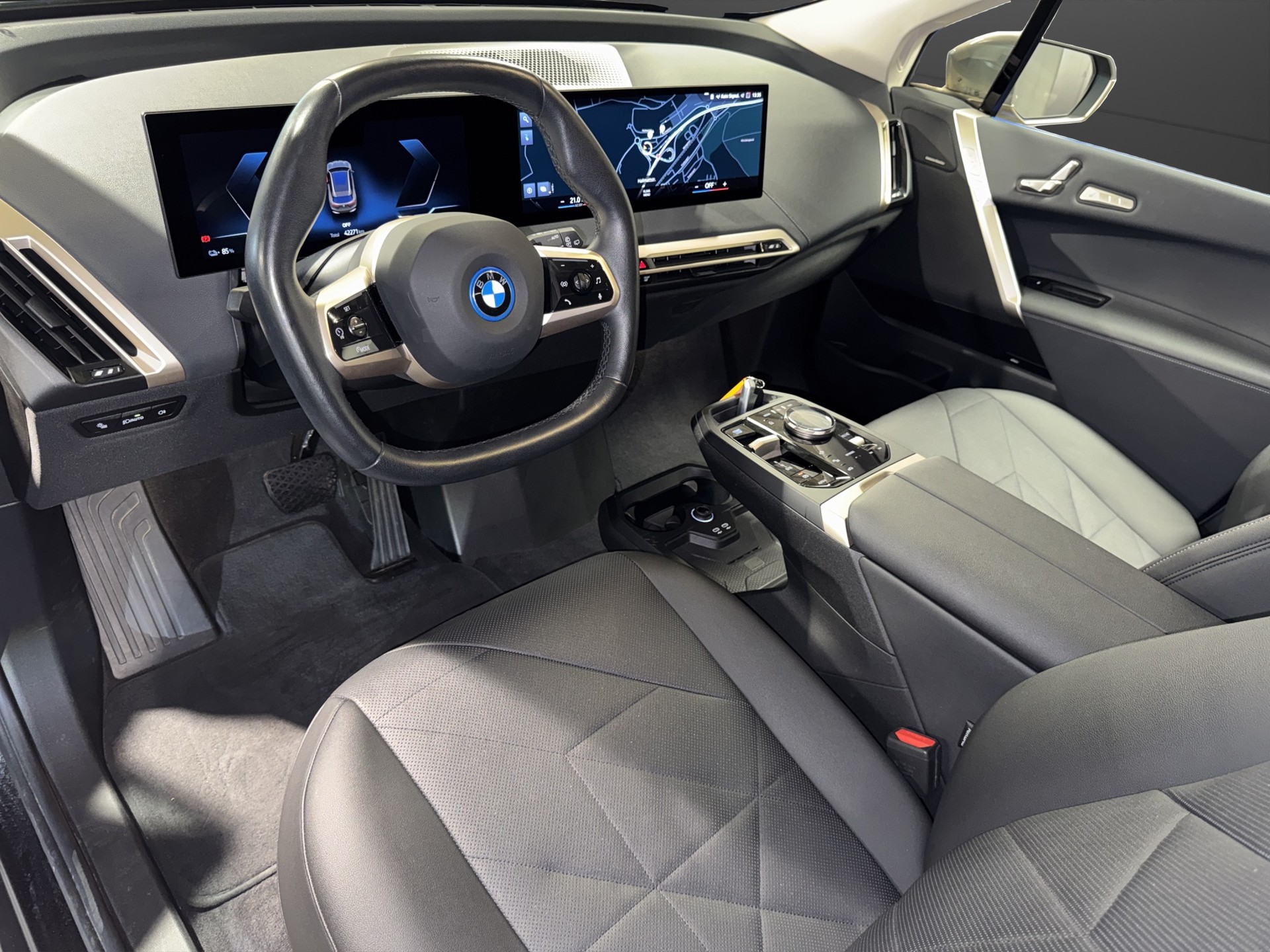 BMW iX xDrive50-image-8