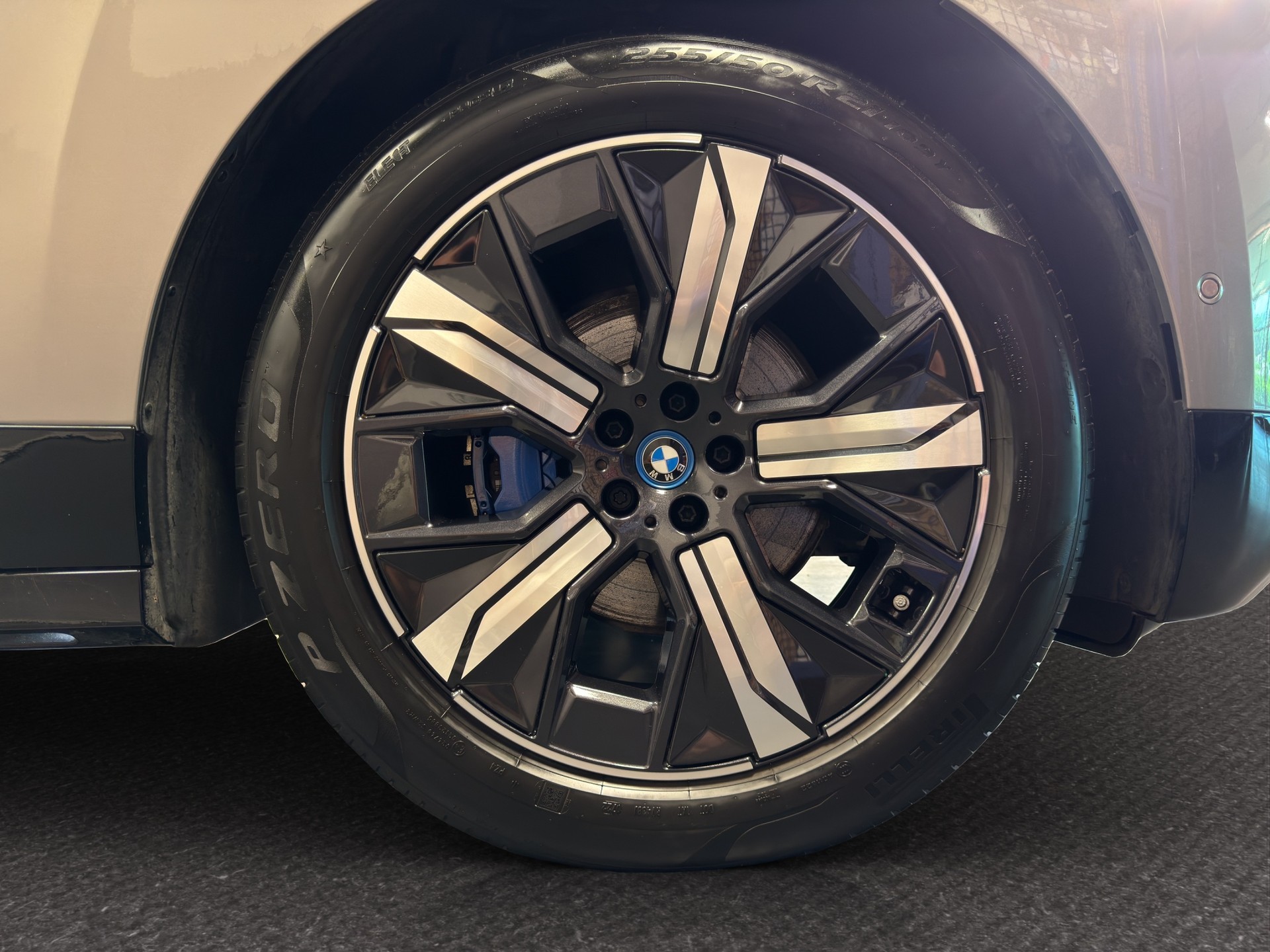BMW iX xDrive50-image-15