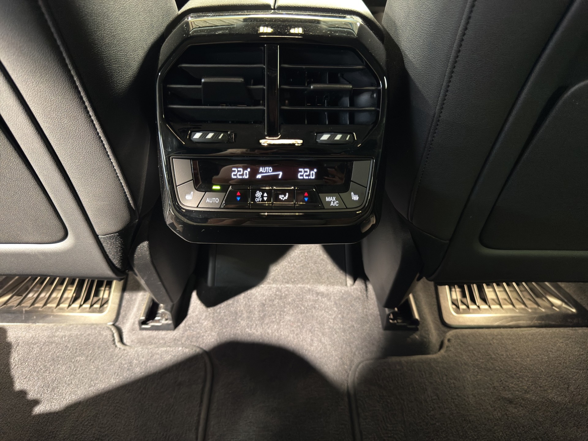 BMW iX xDrive50-image-10