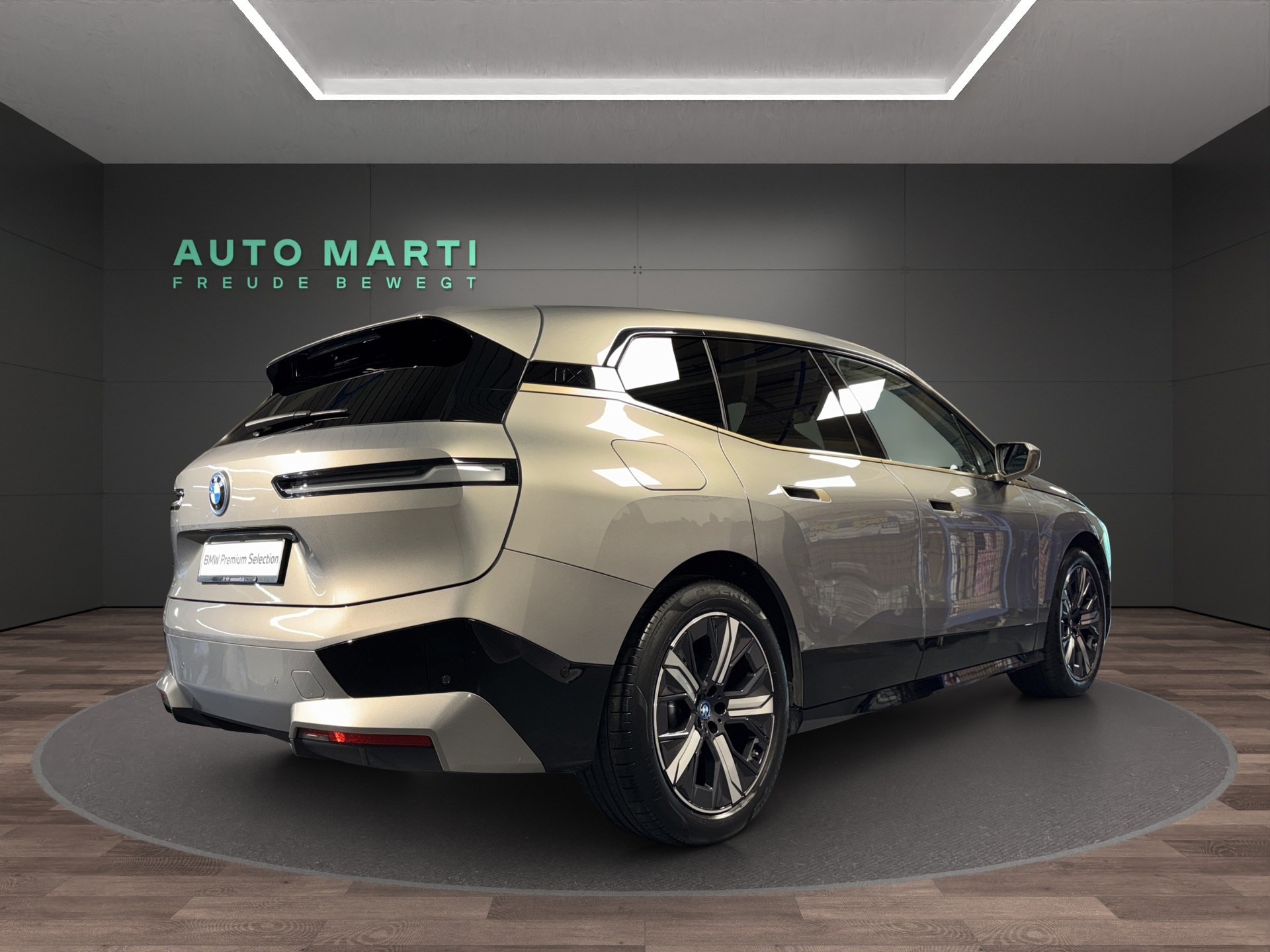 BMW iX xDrive50-image-4