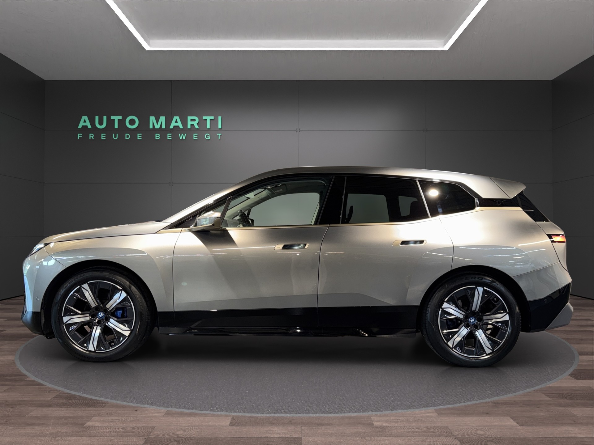 BMW iX xDrive50-image-2