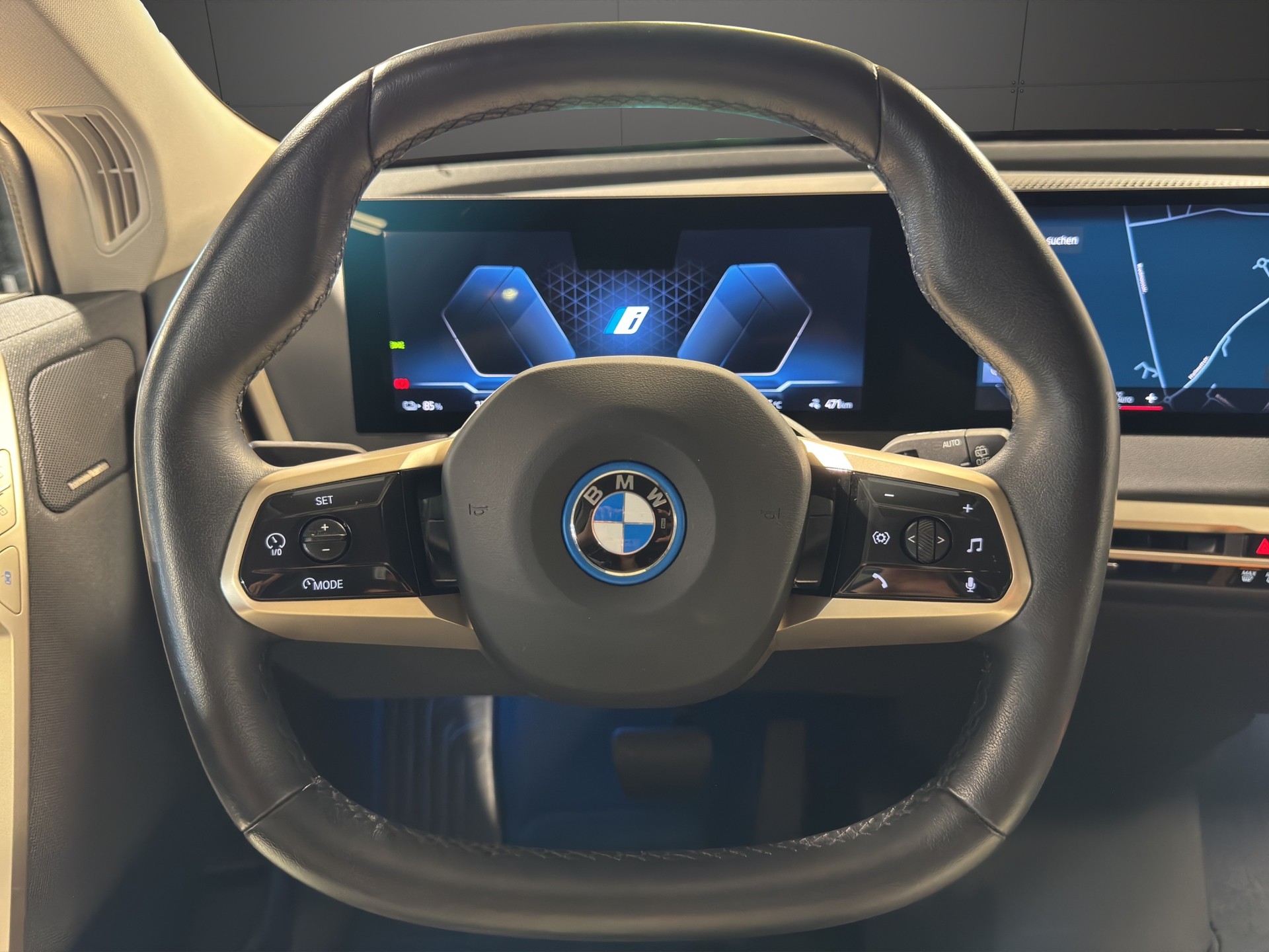 BMW iX xDrive50-image-14