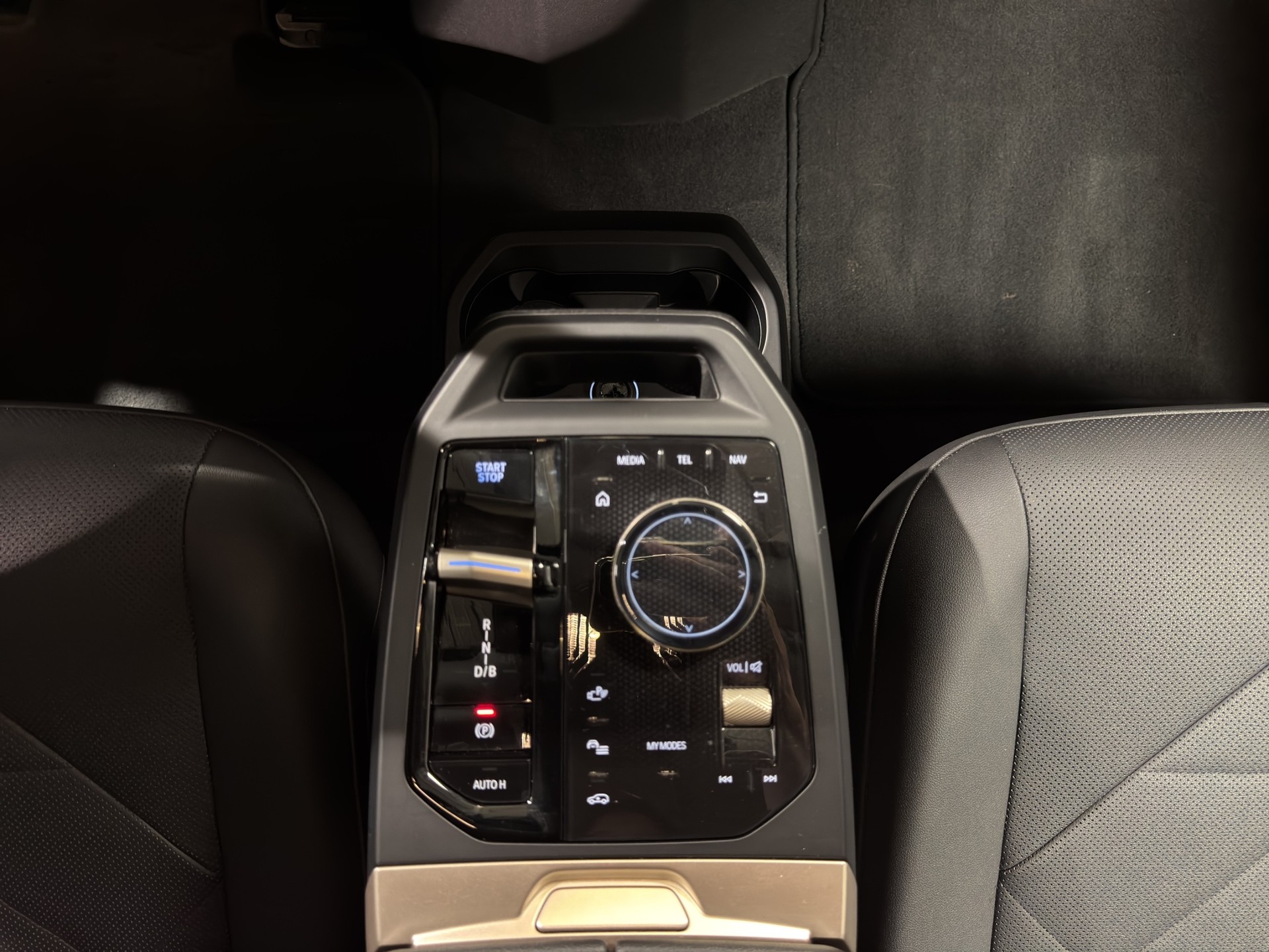 BMW iX xDrive50-image-11