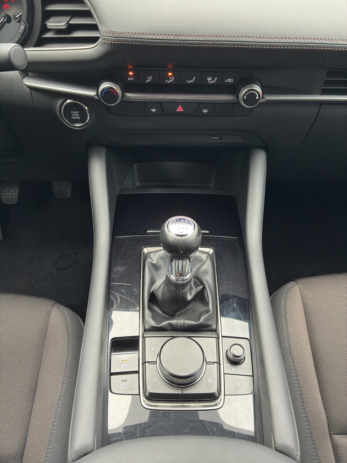 MAZDA 3 Hatchback SKYACTIV-X M Hybrid 180 Revolution AWD-image-11