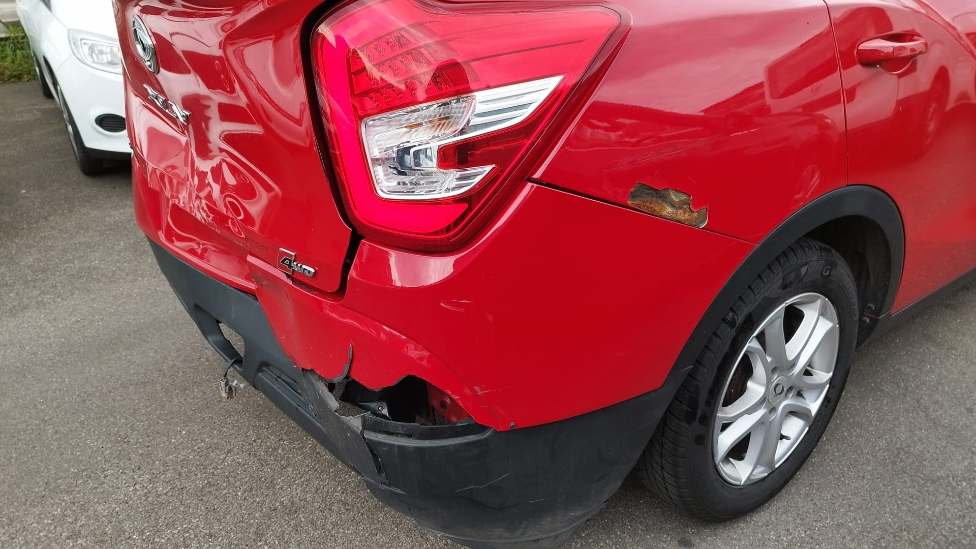 KGM-SsangYong XLV 1.6 eXDi Sapphire 4WD Automatic-image-12